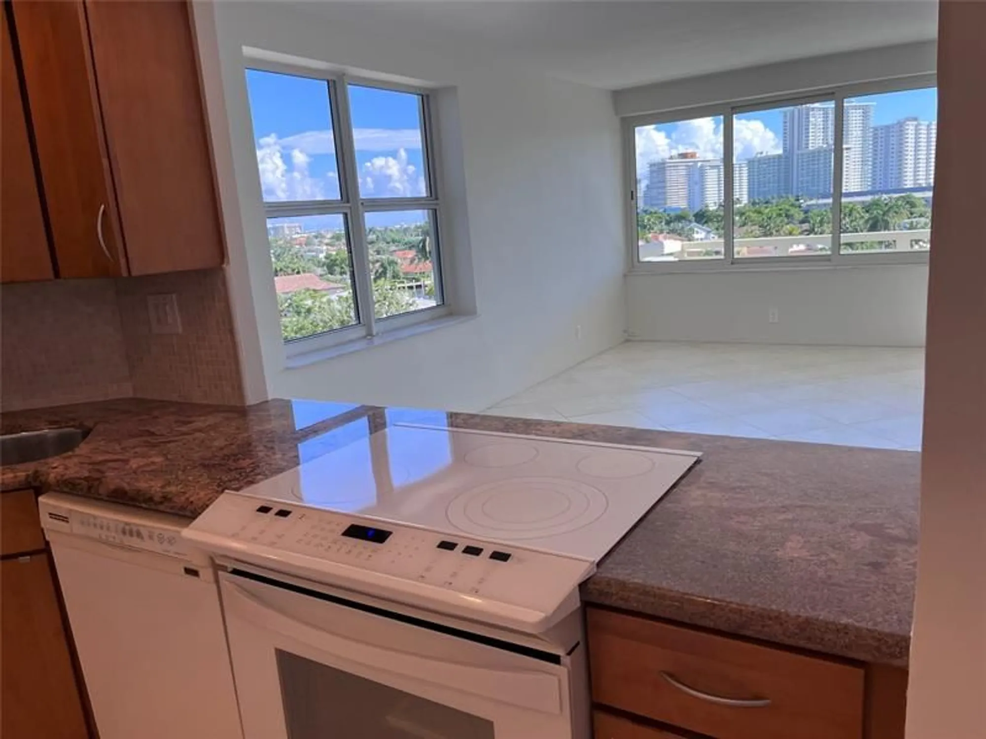 Property Slideshow image 4 of 27 | 3200 ne 36th st 709, Fort Lauderdale, FL, 33308