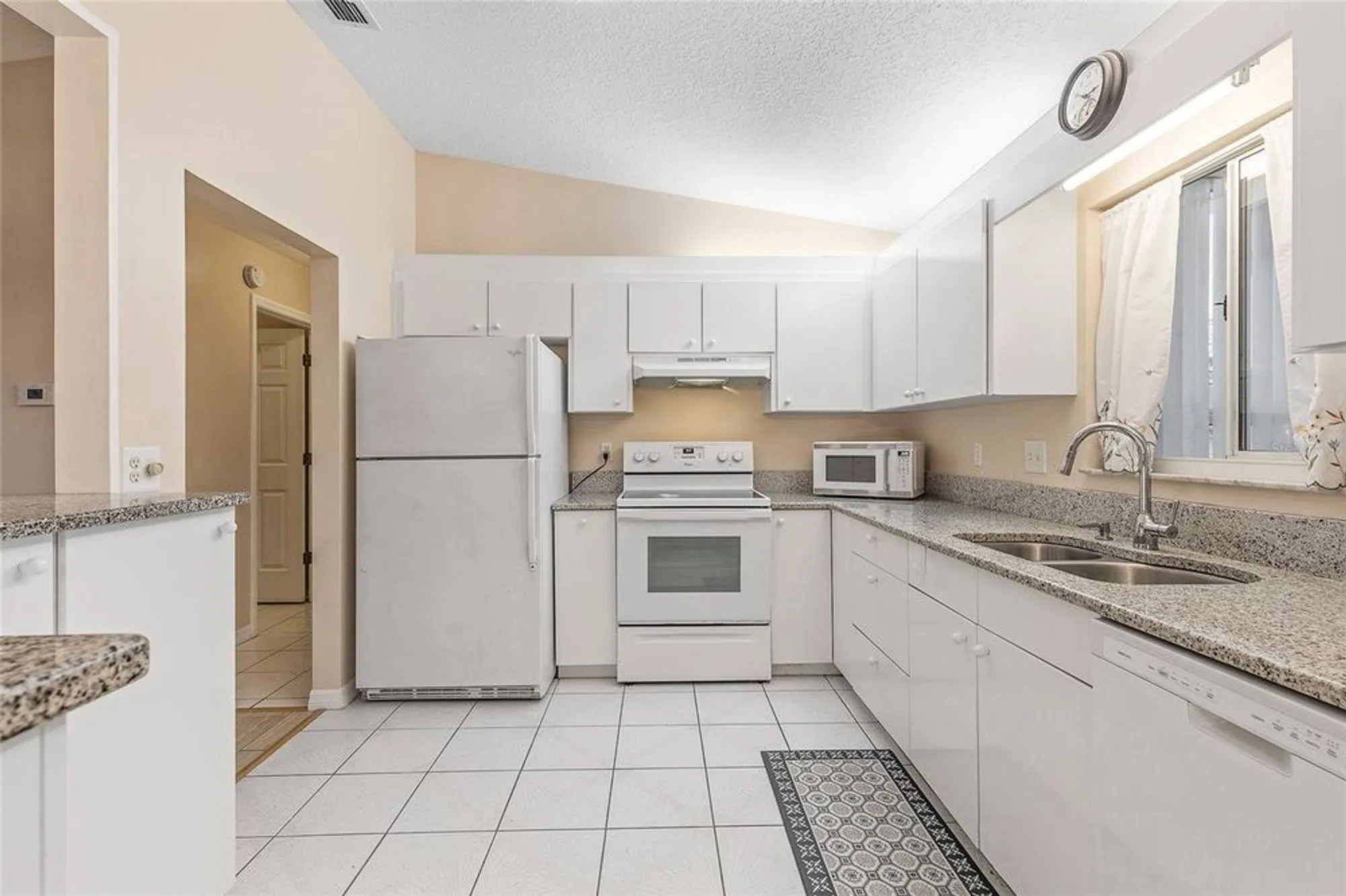 Property Slideshow image 14 of 55 | 9802 se 178th ln, Summerfield, FL, 34491