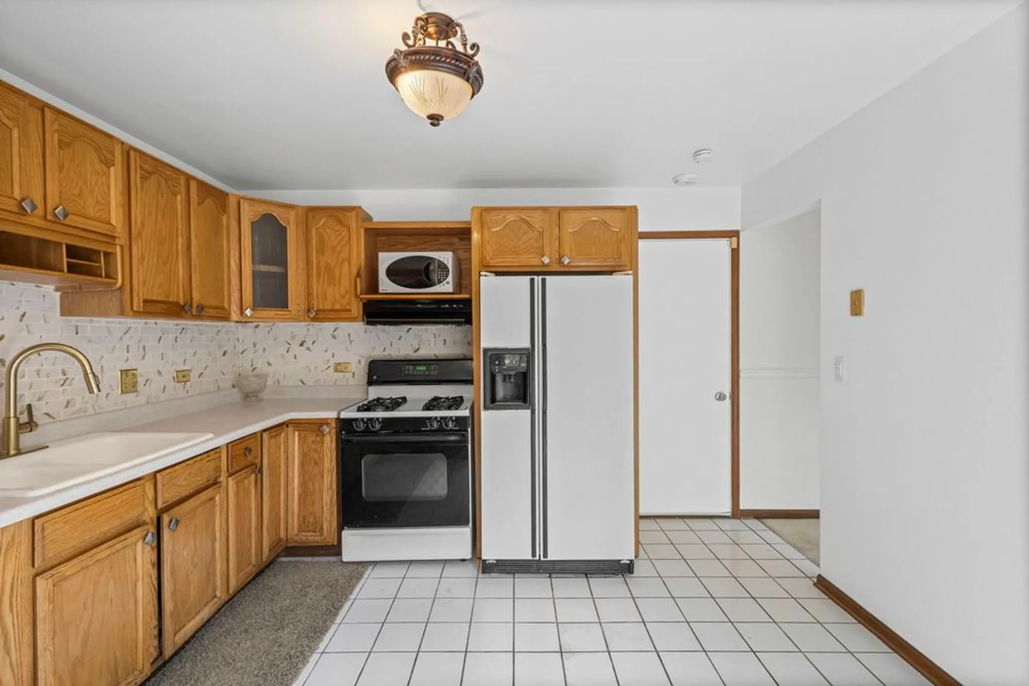 Property Slideshow image 6 of 29 | 21220 silktree cir, Plainfield, IL, 60544