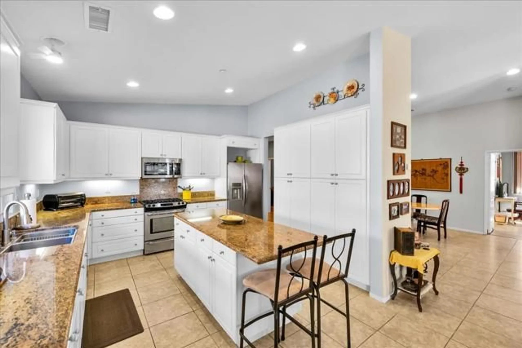 Property Slideshow image 9 of 56 | 2579 savanna way, Palm Springs, CA, 92262