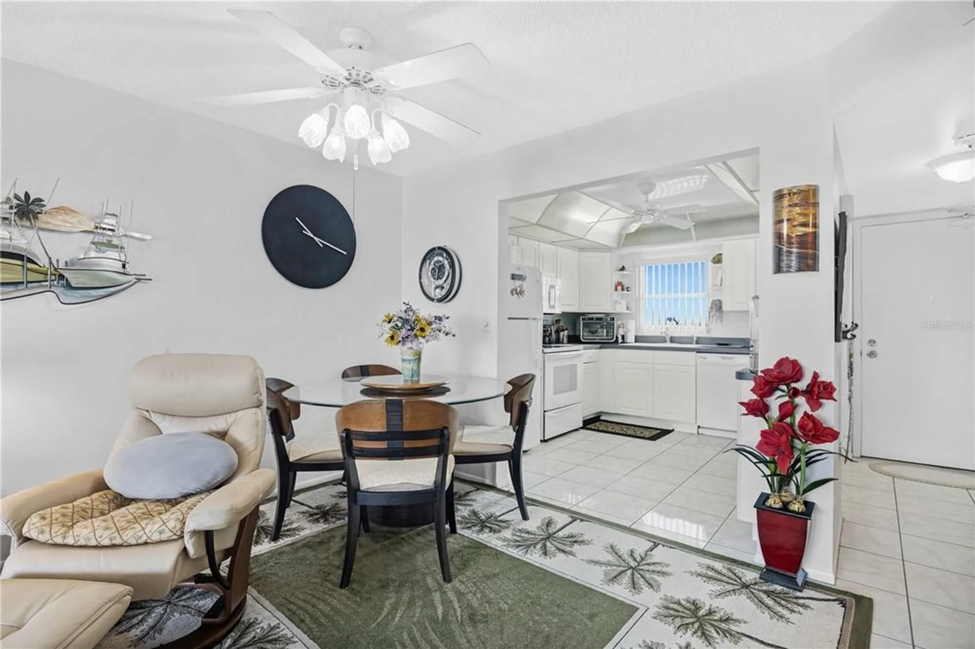 Property Slideshow image 17 of 47 | 4525 cove cir apt 1002, St Petersburg, FL, 33708