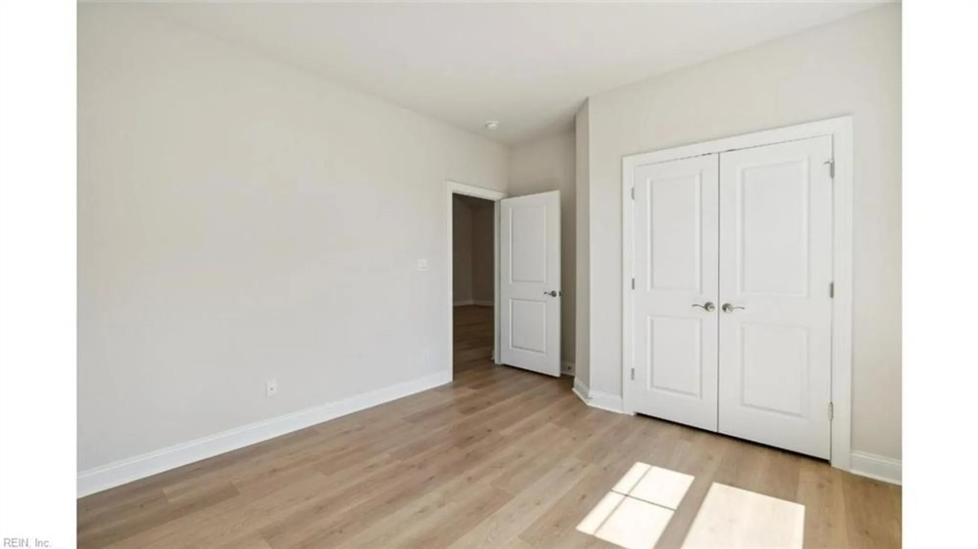 Property Slideshow image 6 of 34 | 2144 edwin dr, Chesapeake, VA, 23322