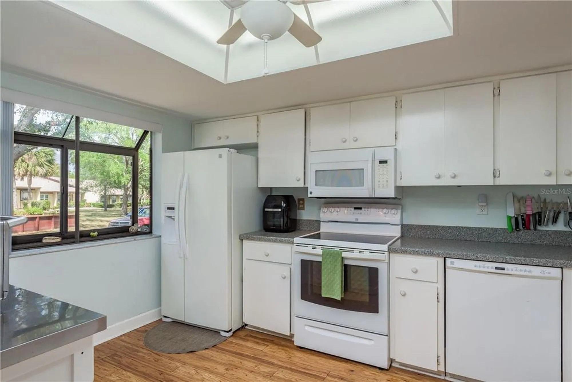 Property Slideshow image 12 of 49 | 11241 dollar lake dr 5, Port Richey, FL, 34668
