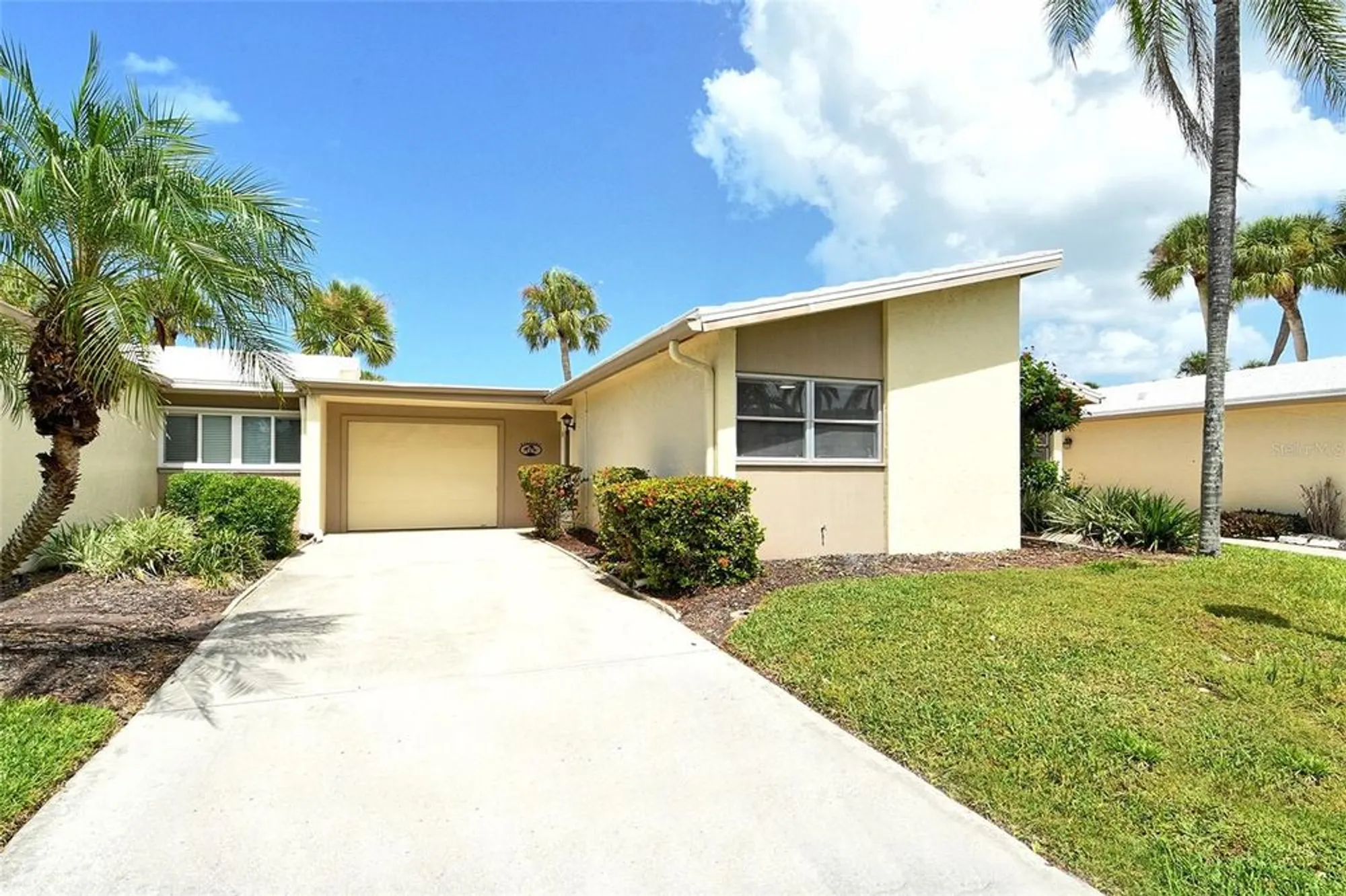 Property Slideshow image 4 of 68 | 143 whispering sands dr # v30, Sarasota, FL, 34242