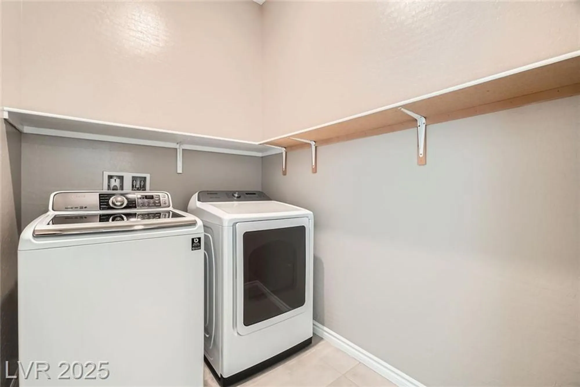 Property Slideshow image 18 of 31 | 208 coltrane canyon ave, Henderson, NV, 89011