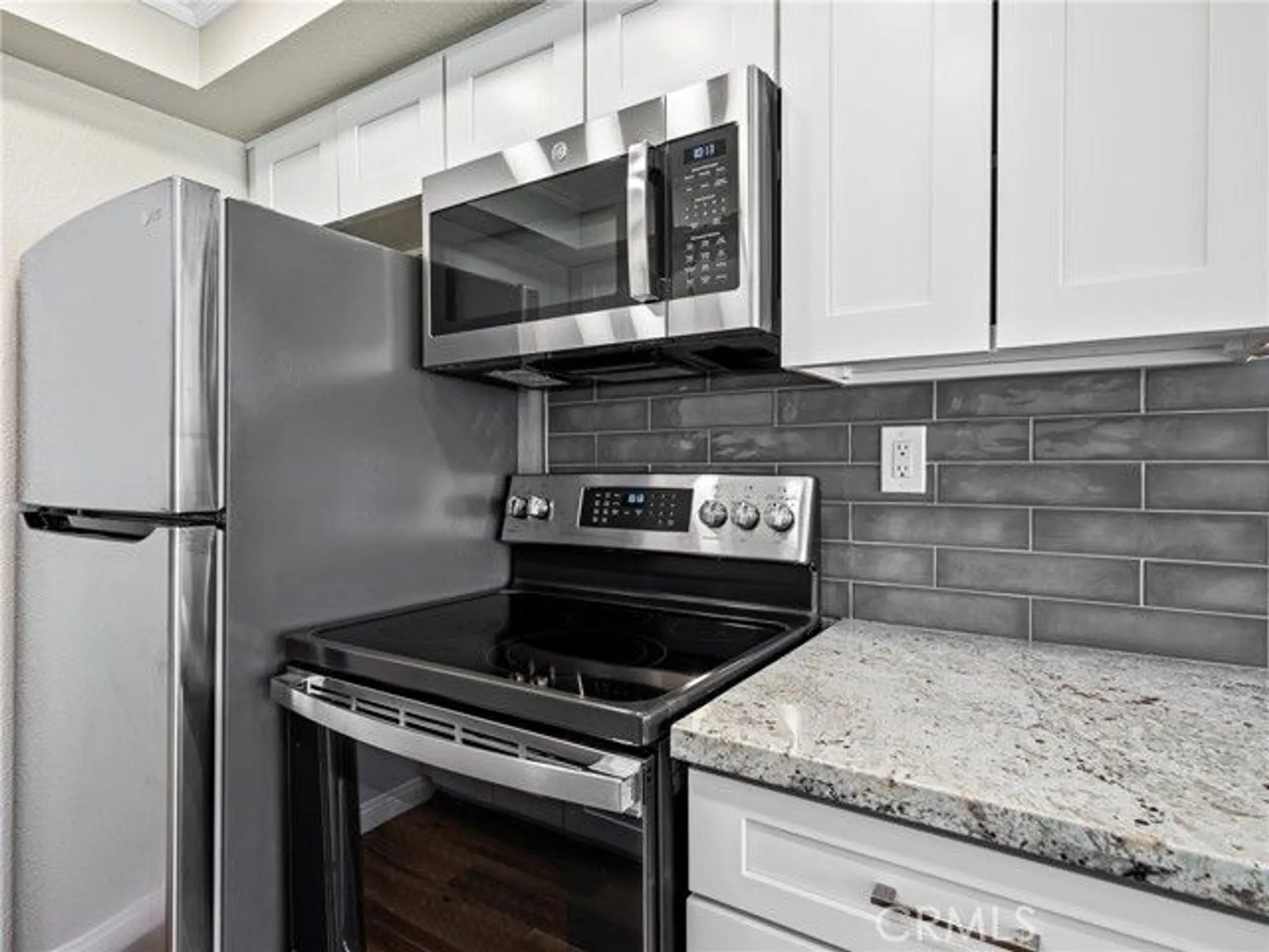 Property Slideshow image 11 of 27 | 19183 elm dr, Apple Valley, CA, 92308