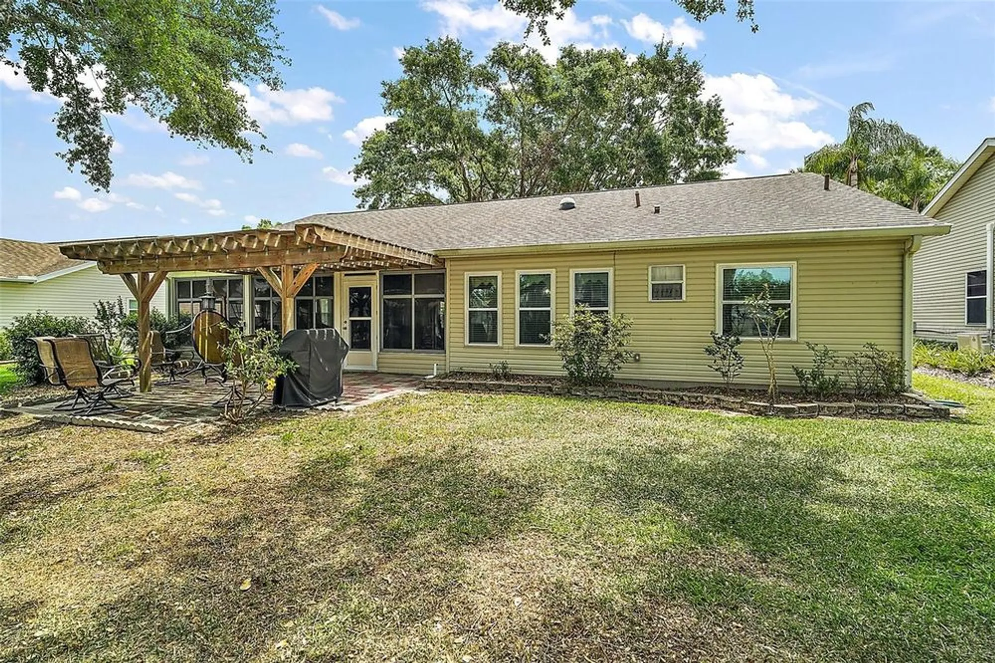 Property Slideshow image 10 of 36 | 25333 river crest dr, Leesburg, FL, 34748