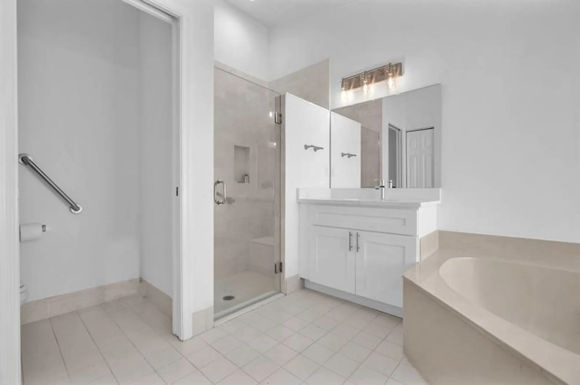 Property Slideshow image 15 of 57 | 5701 swaying palm ln, Boynton Beach, FL, 33437