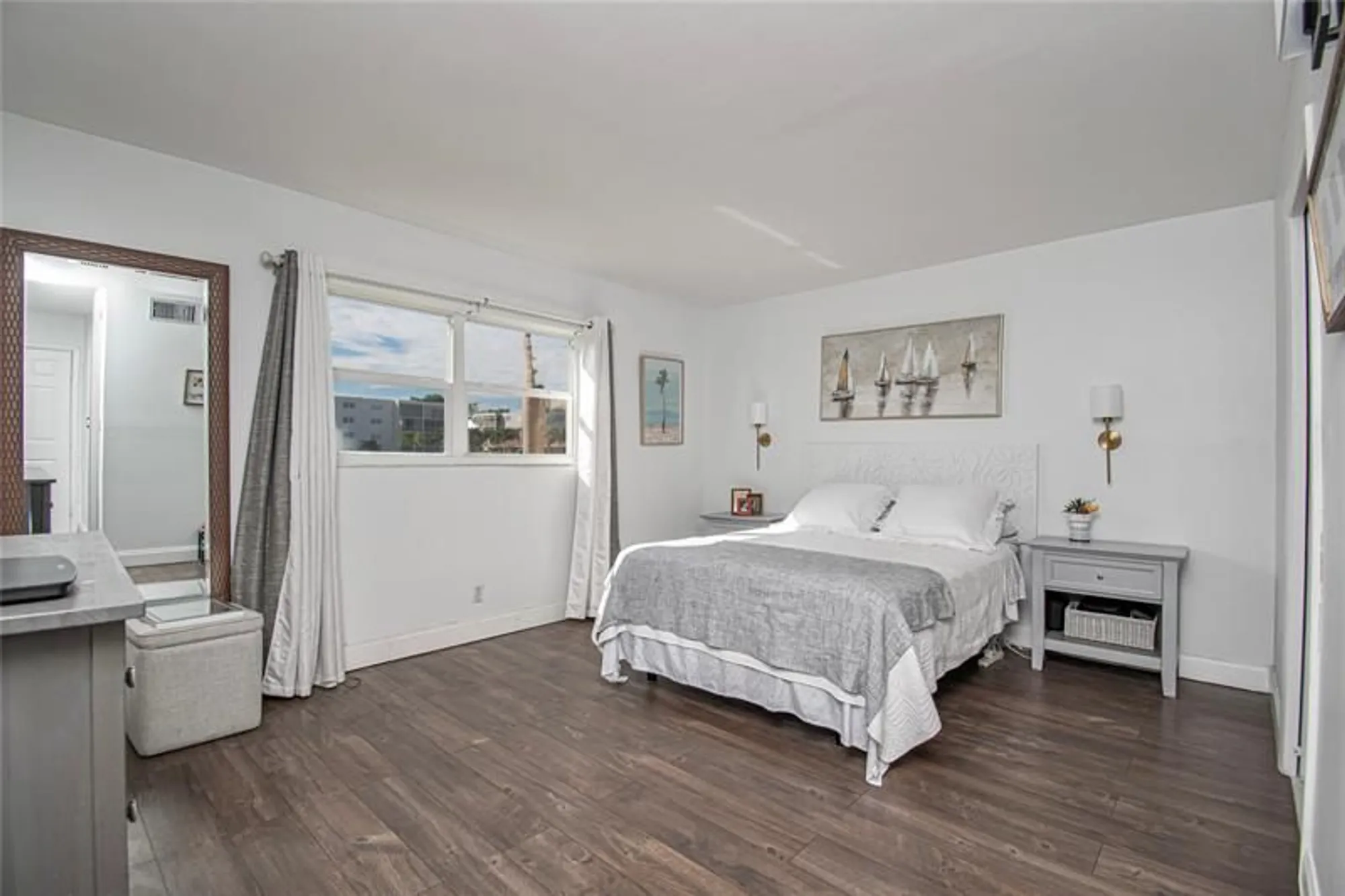 Property Slideshow image 18 of 51 | 1024 se 4th ave apt 102, Dania Beach, FL, 33004