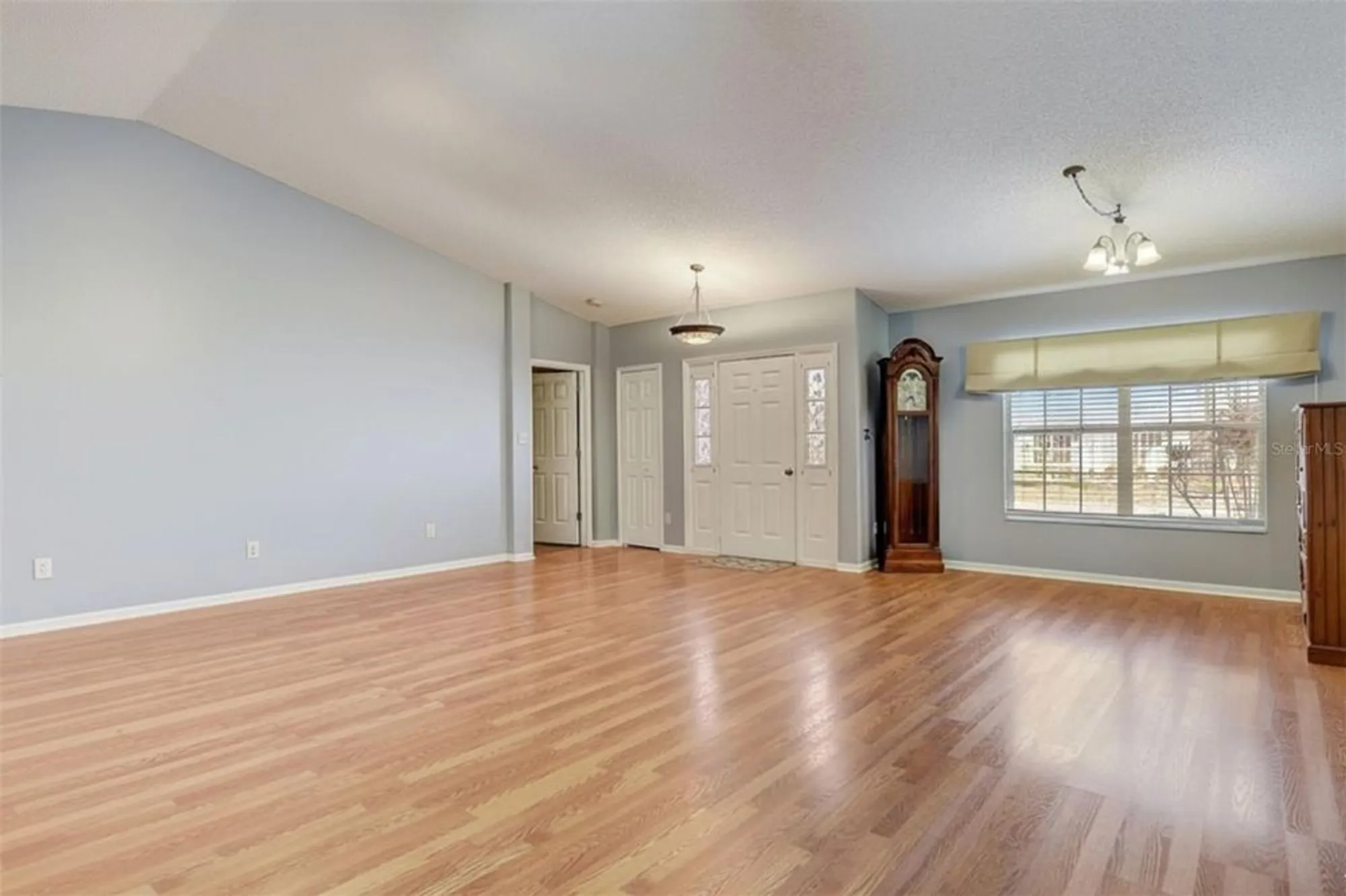 Property Slideshow image 5 of 43 | 25273 lost oak cir, Leesburg, FL, 34748