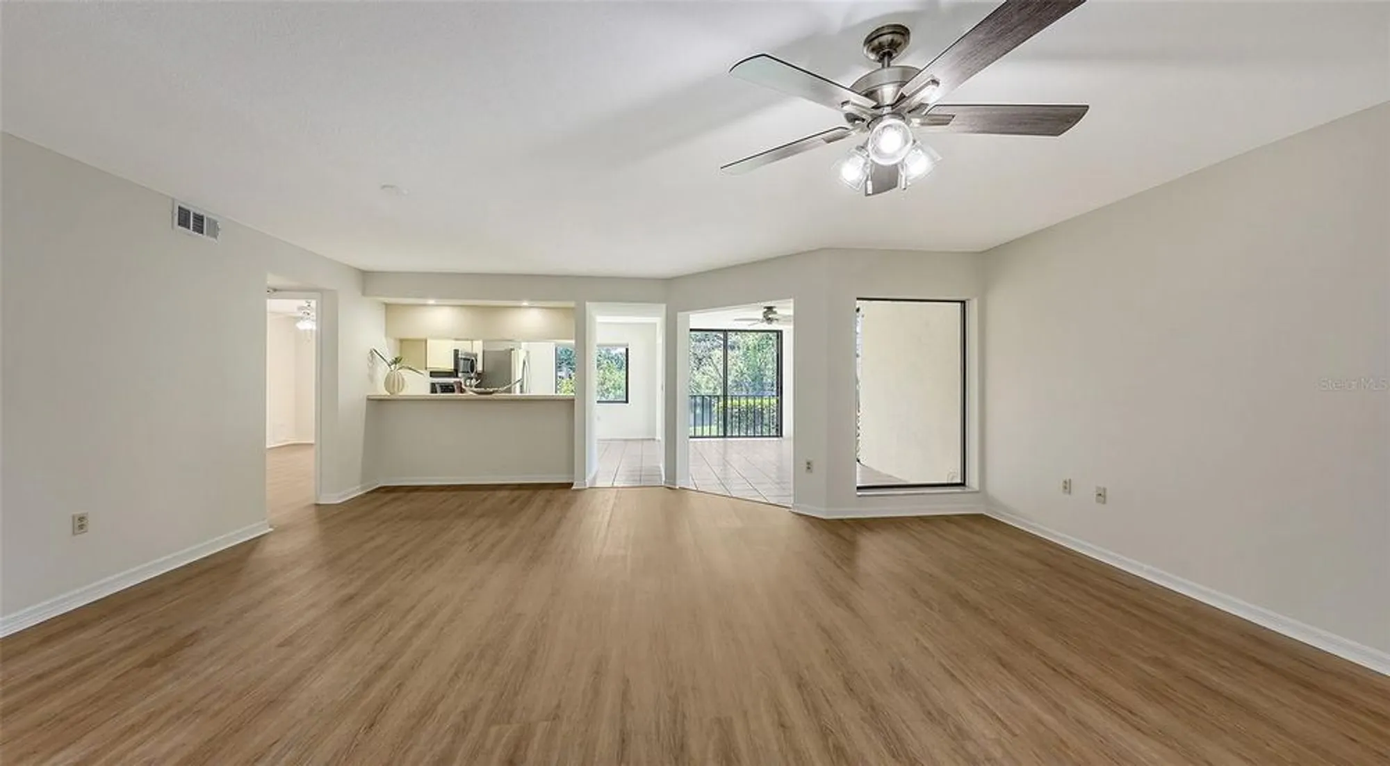 Property Slideshow image 9 of 39 | 5223 heron way # 104, Sarasota, FL, 34231