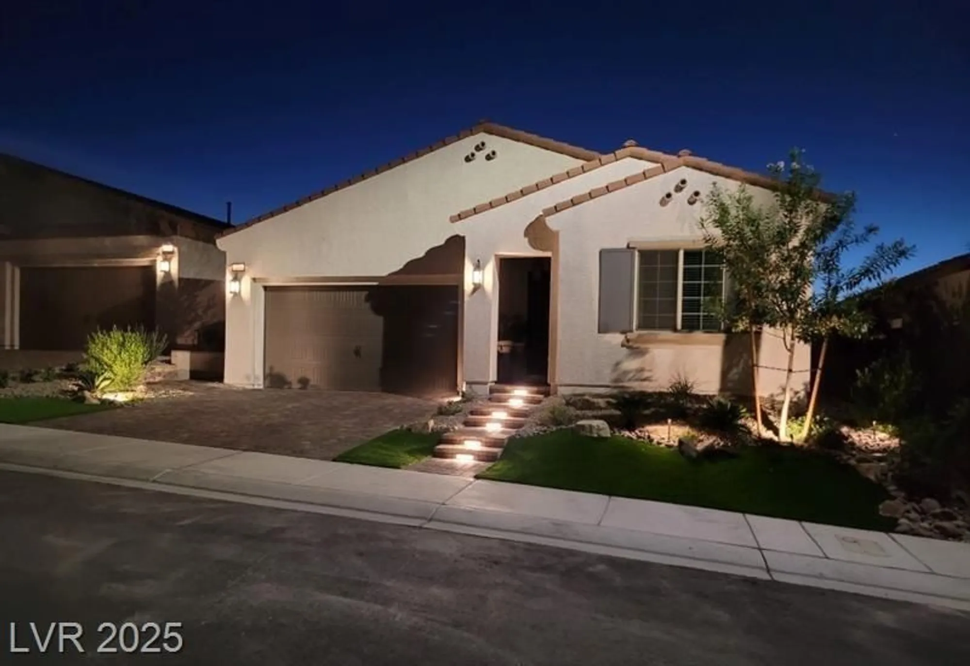 Property Slideshow image 2 of 43 | 685 sunray park st, Henderson, NV, 89011