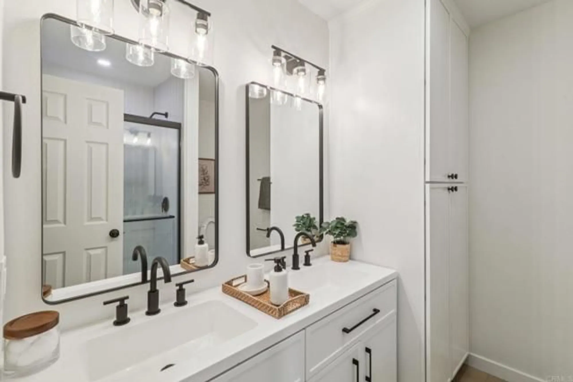 Property Slideshow image 18 of 36 | 737 nob cir, Vista, CA, 92084