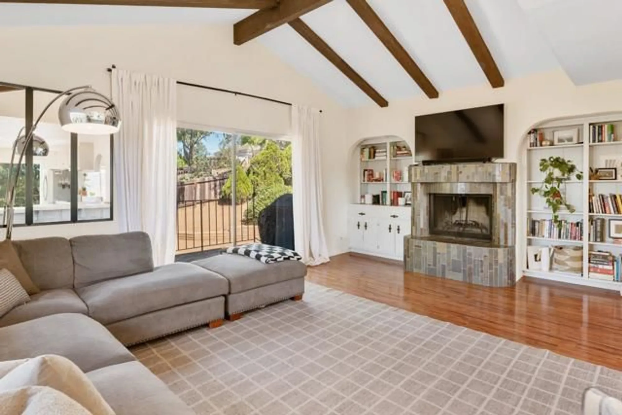 Property Slideshow image 13 of 53 | 10512 moon view way, Escondido, CA, 92026