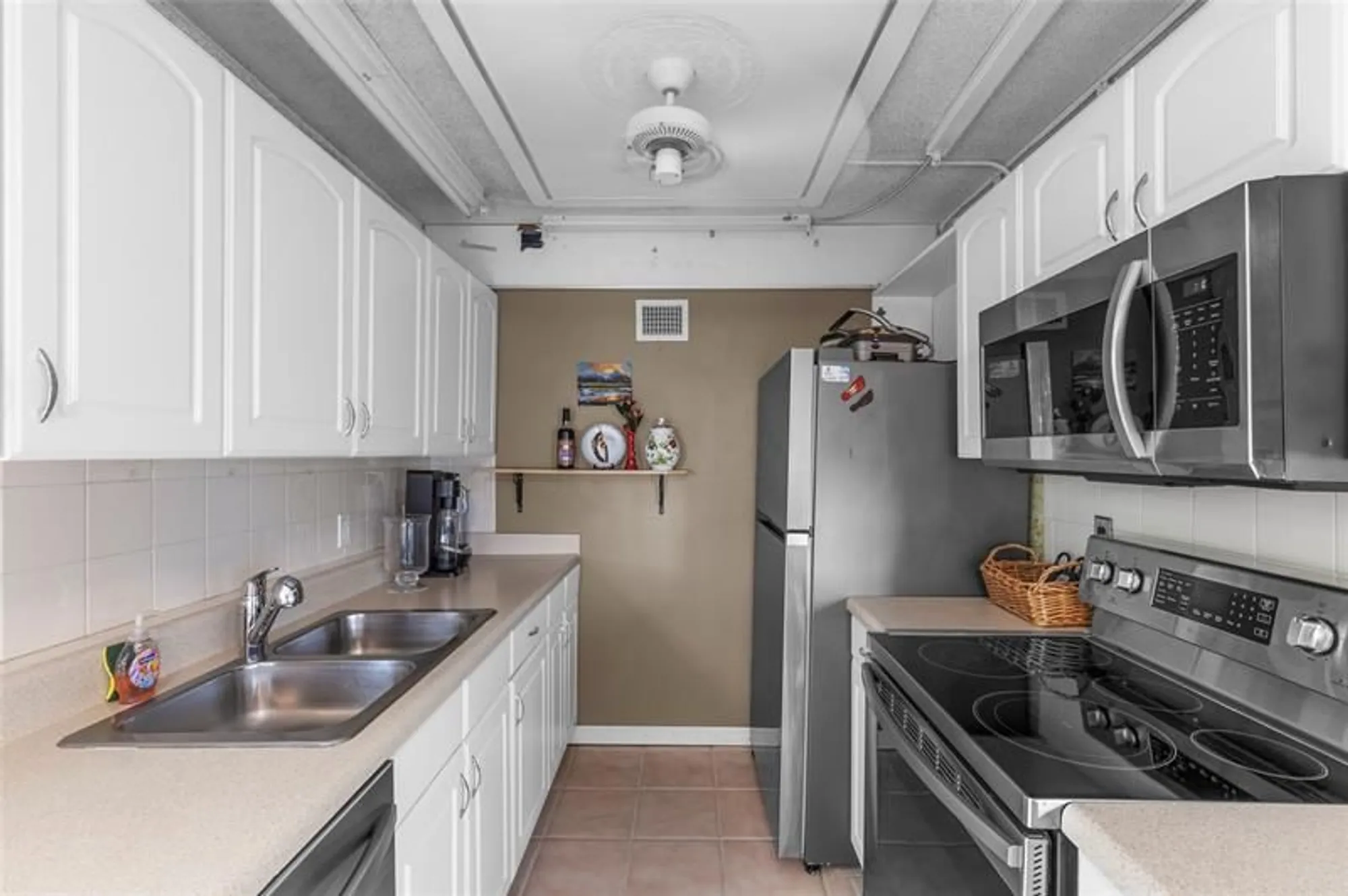 Property Slideshow image 8 of 49 | 4160 cambridge g # 4160, Deerfield Beach, FL, 33442