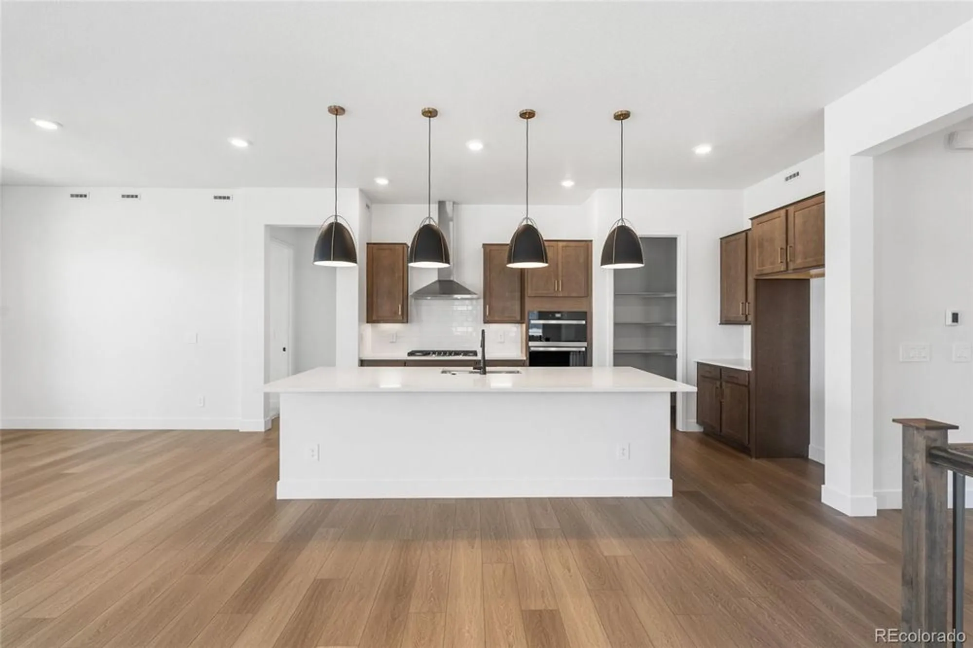 Property Slideshow image 2 of 26 | 8664 s quemoy st, Aurora, CO, 80016