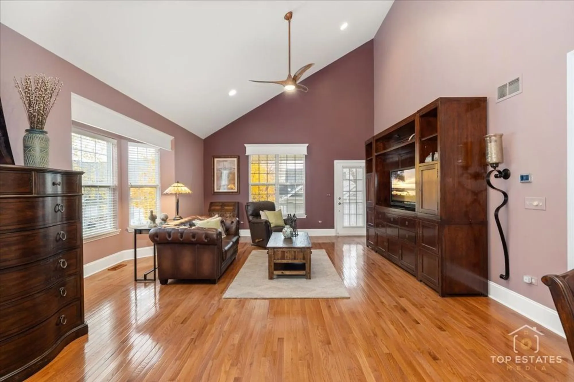 Property Slideshow image 7 of 43 | 1039 riviera dr # 1039, Elgin, IL, 60124