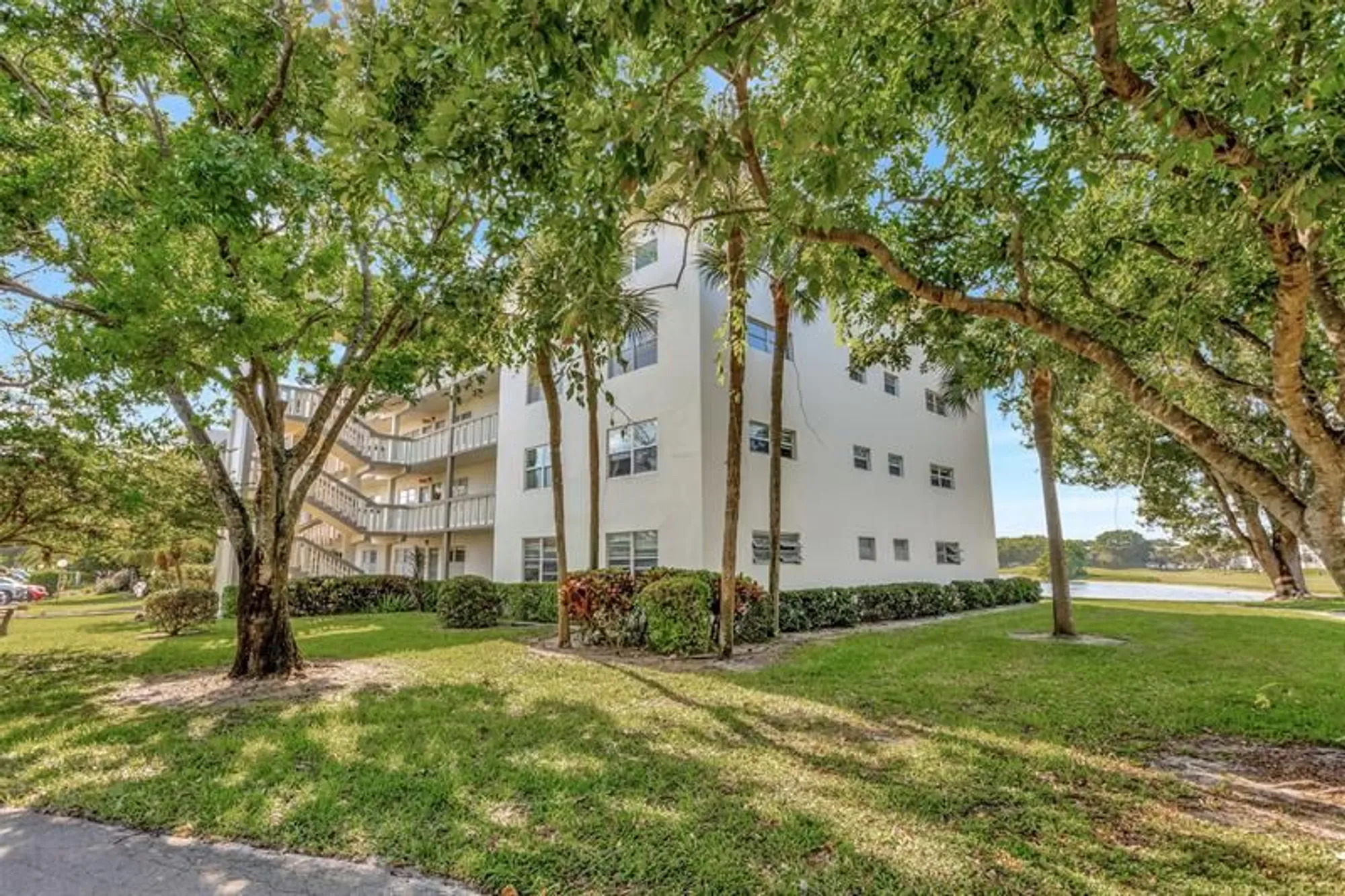 Property Slideshow image 36 of 71 | 2903 victoria cir o4, Coconut Creek, FL, 33066