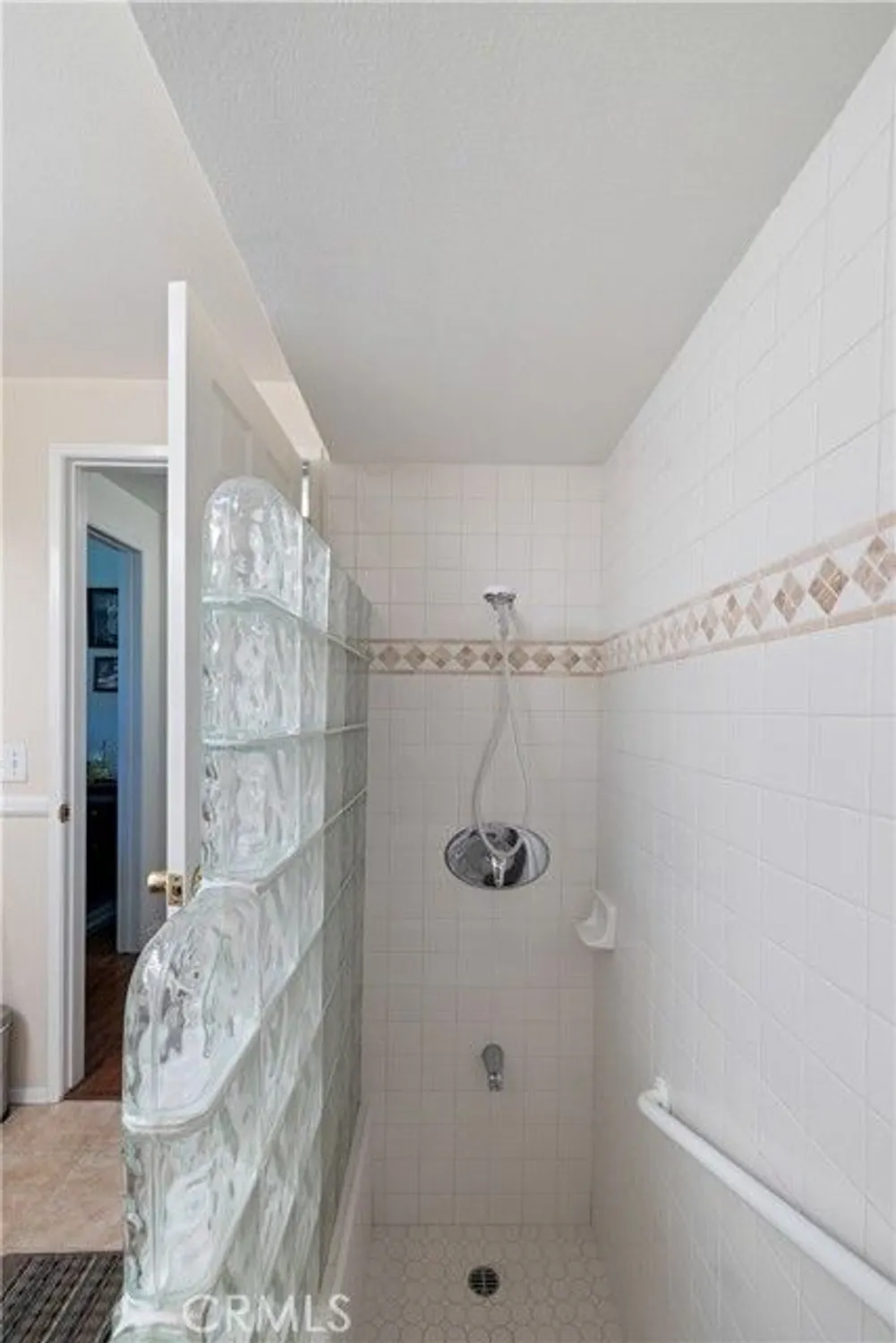 Property Slideshow image 22 of 57 | 19211 avenue of the oaks a, Newhall, CA, 91321