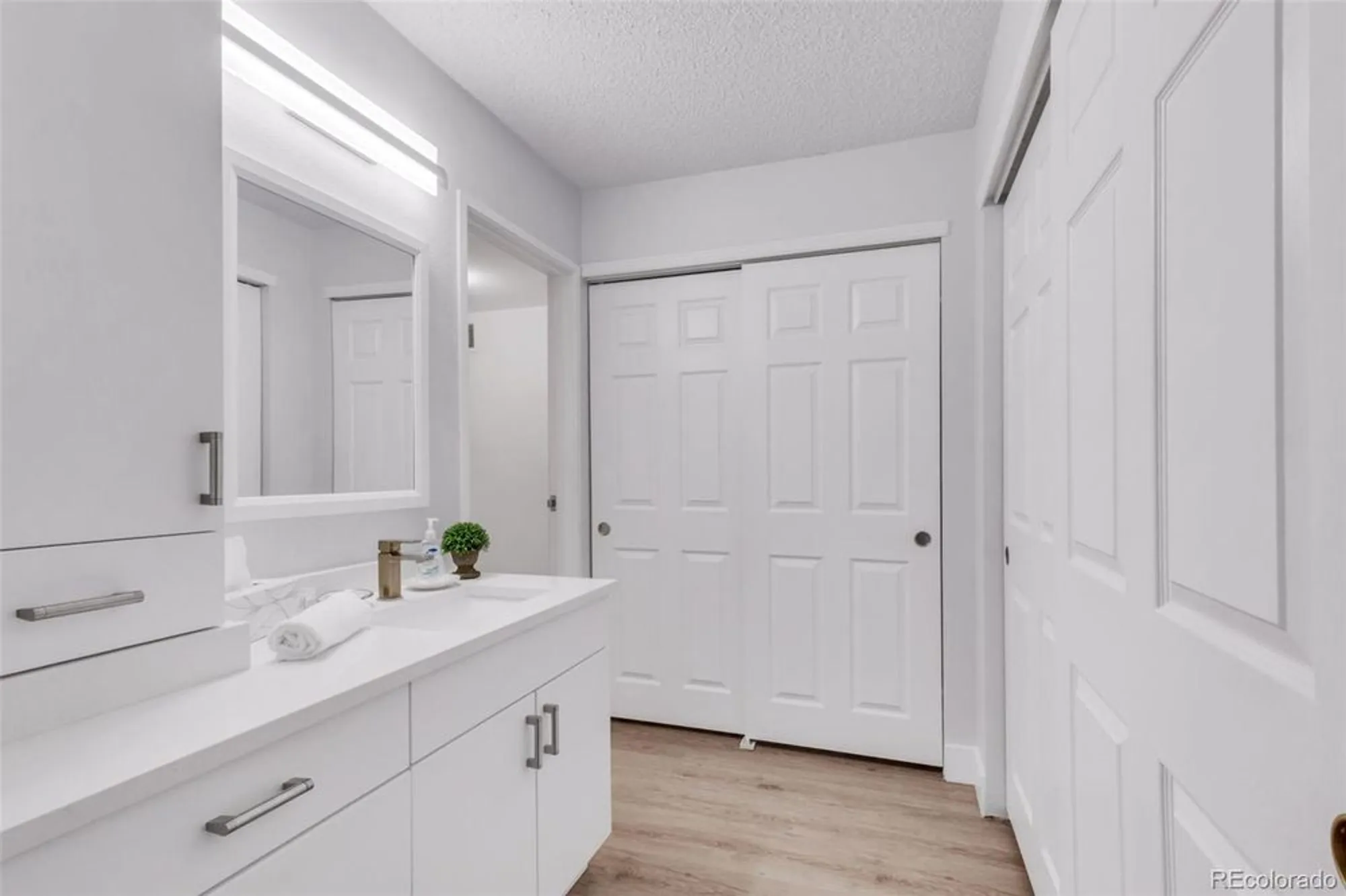 Property Slideshow image 10 of 43 | 13631 e marina dr apt 105, Aurora, CO, 80014