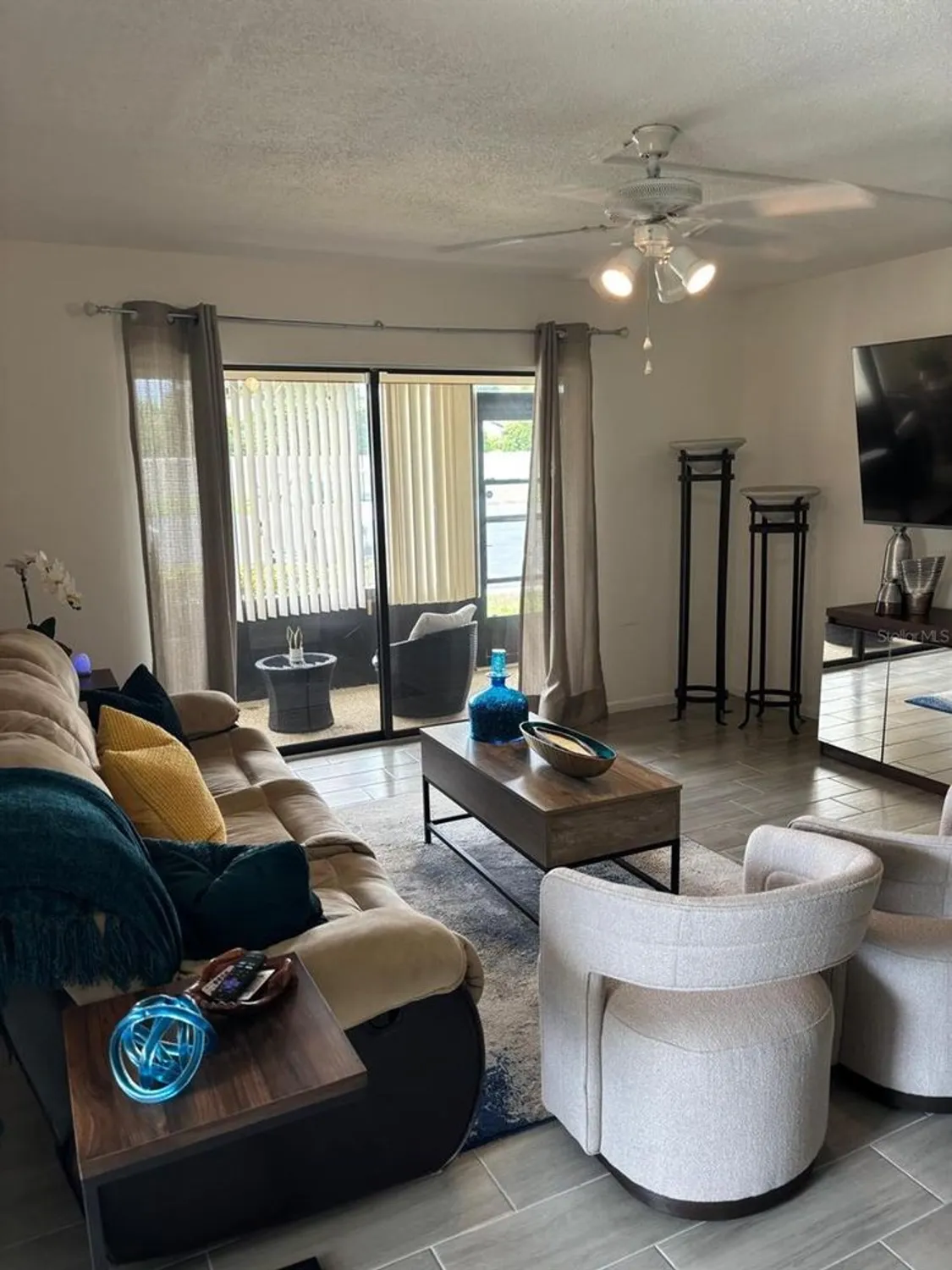 Property Slideshow image 5 of 24 | 5689 gardens dr, Sarasota, FL, 34243