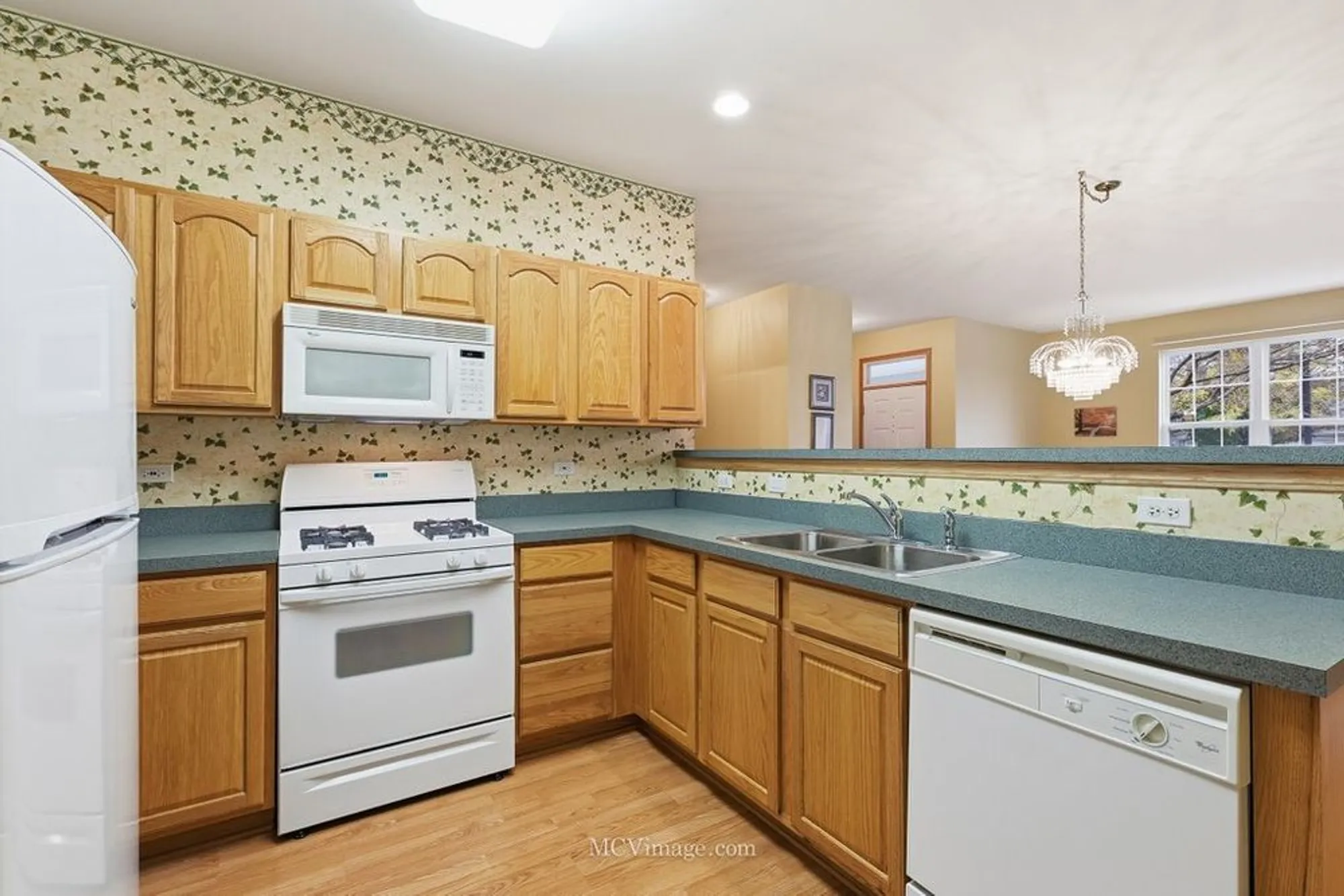 Property Slideshow image 15 of 34 | 21525 lake saint clair dr, Crest Hill, IL, 60403