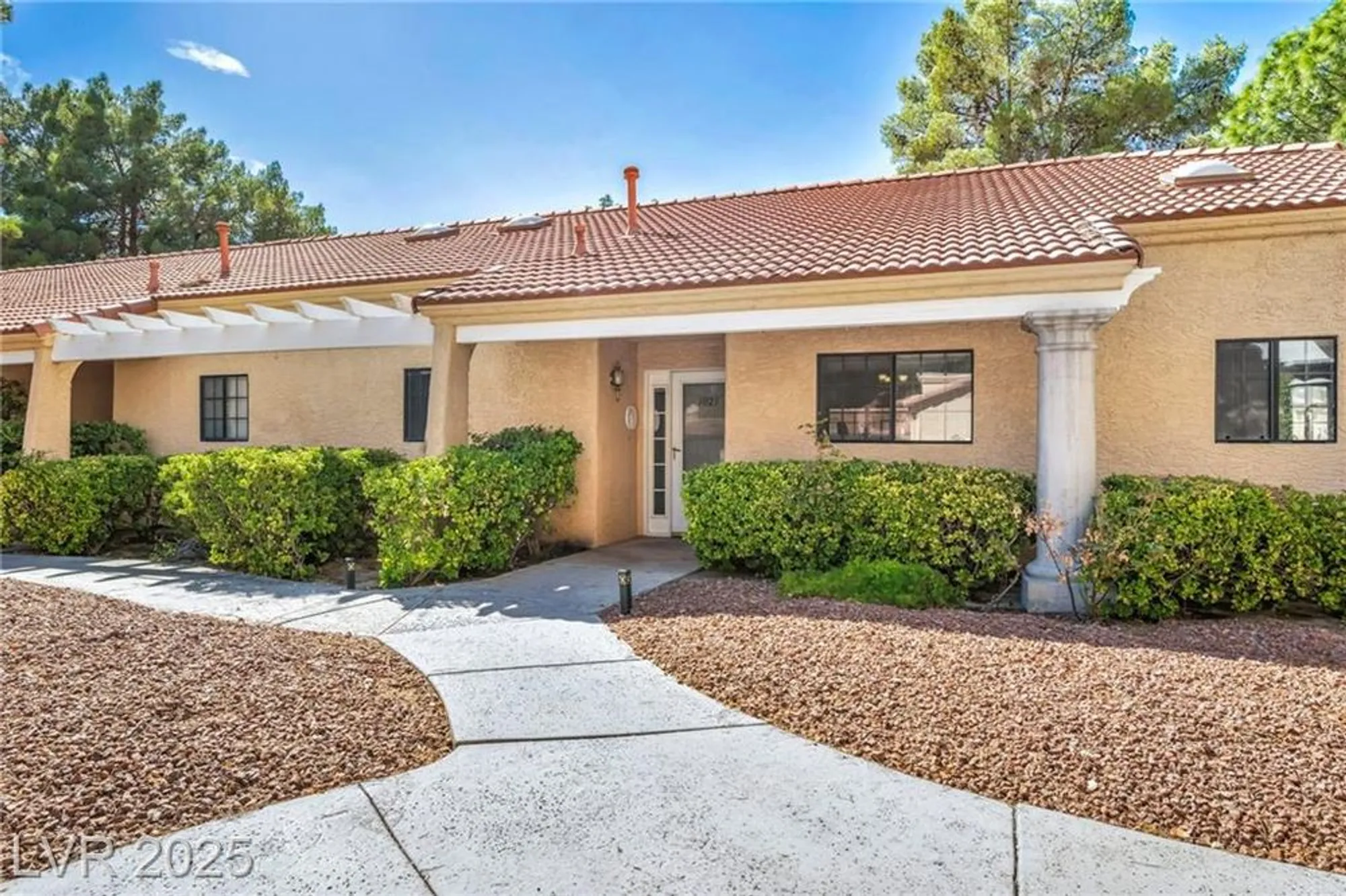 Property Slideshow image 12 of 44 | 2851 s valley view blvd unit 1025, Las Vegas, NV, 89102