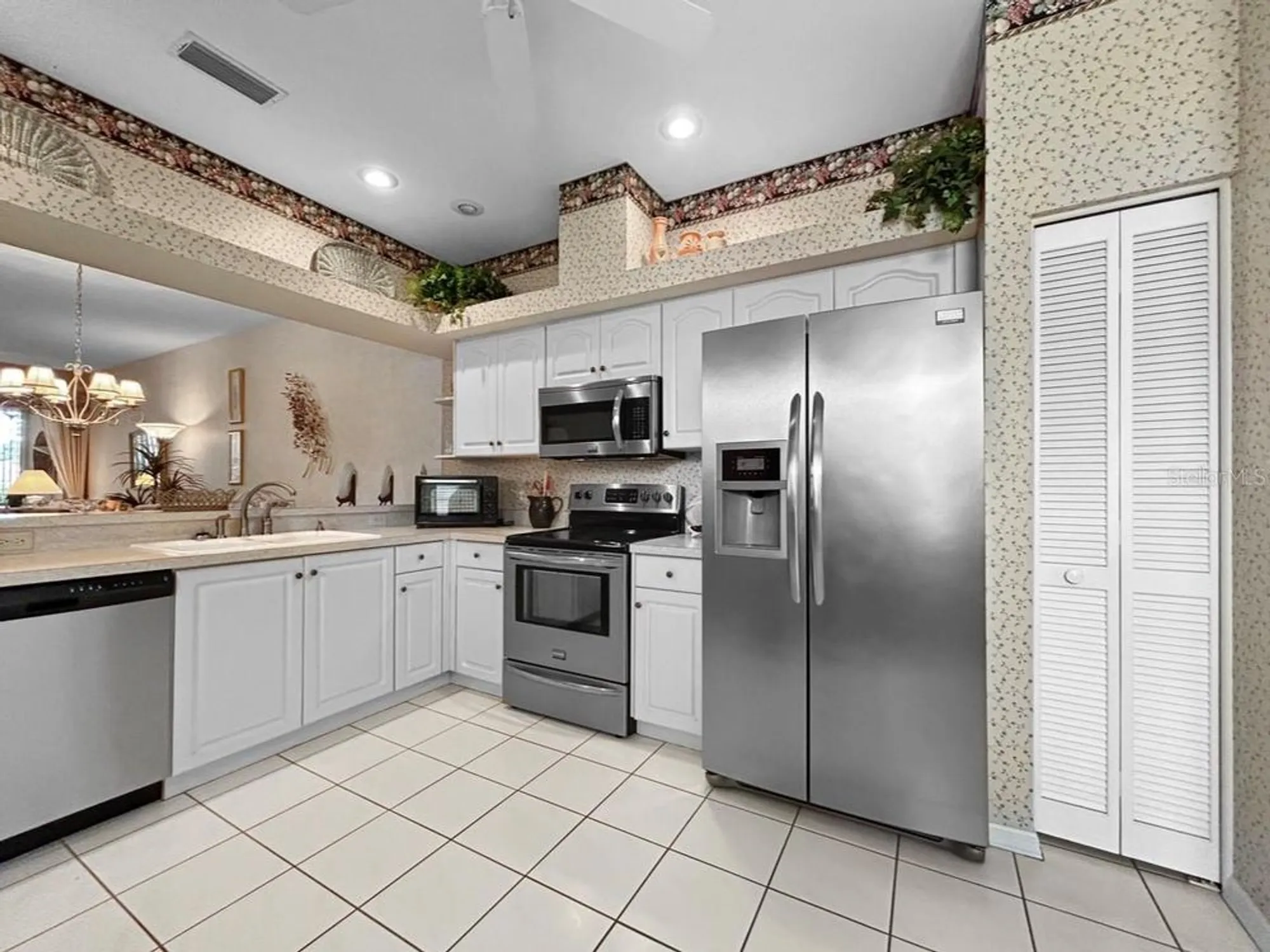 Property Slideshow image 6 of 57 | 5712 cottonwood st, Bradenton, FL, 34203