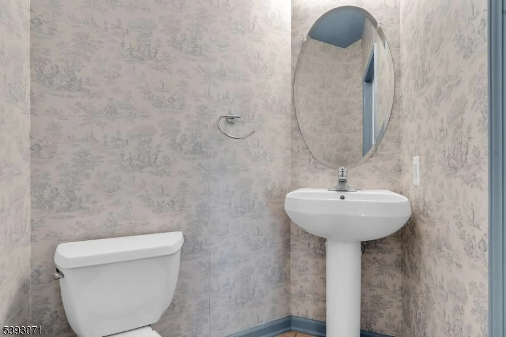 Property Slideshow image 33 of 45 | 212 sherwood ct, Somerset, NJ, 08873