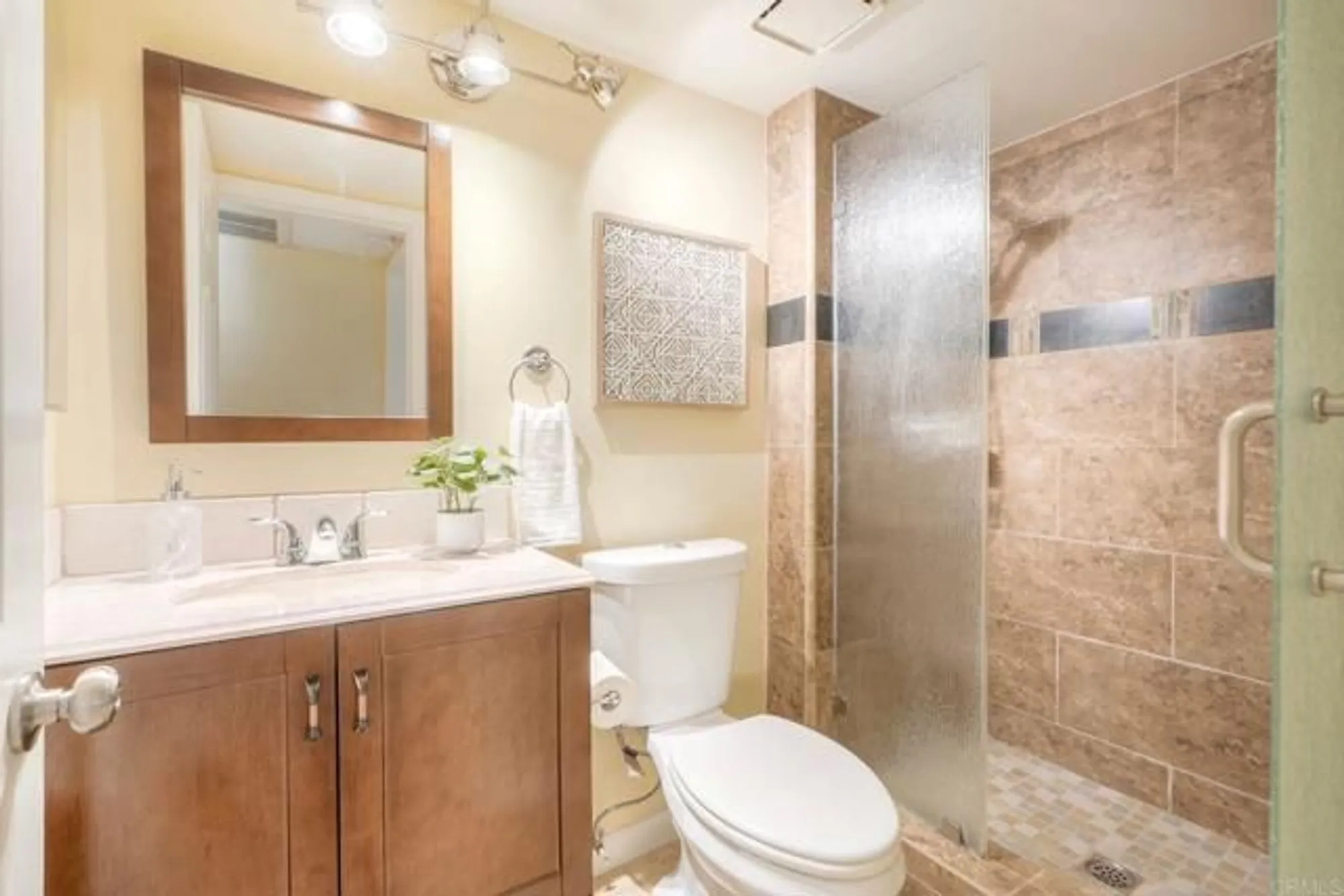 Property Slideshow image 16 of 28 | 220 s shorehang ln, Encinitas, CA, 92024