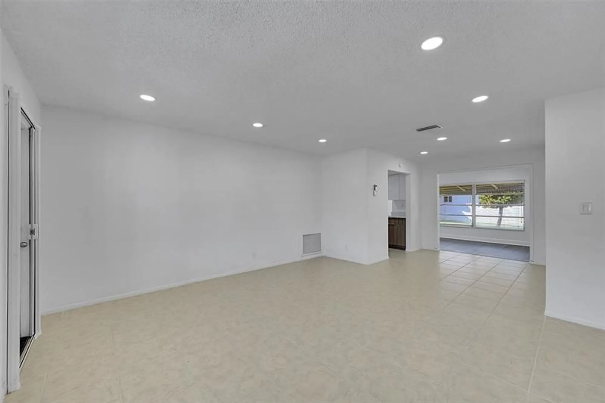 Property Slideshow image 6 of 25 | 2851 w golf blvd, Pompano Beach, FL, 33064