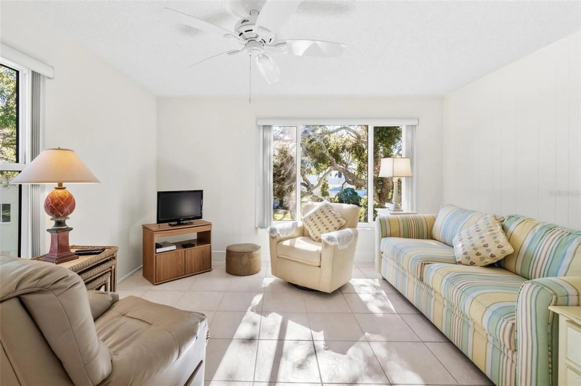 Property Slideshow image 10 of 64 | 2253 norwegian dr 51, Clearwater, FL, 33763
