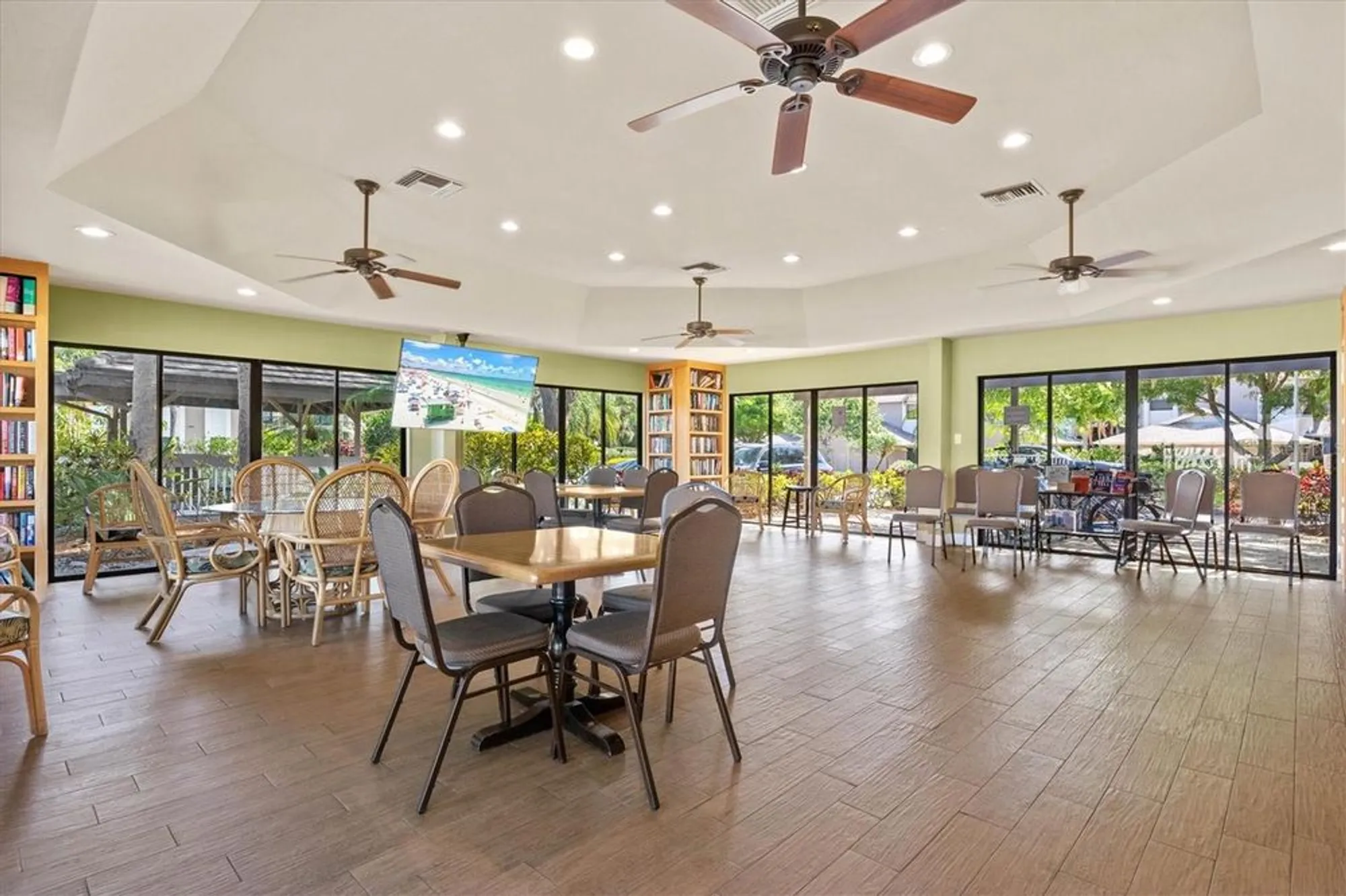 Property Slideshow image 57 of 69 | 1447 landings cir # 68, Sarasota, FL, 34231