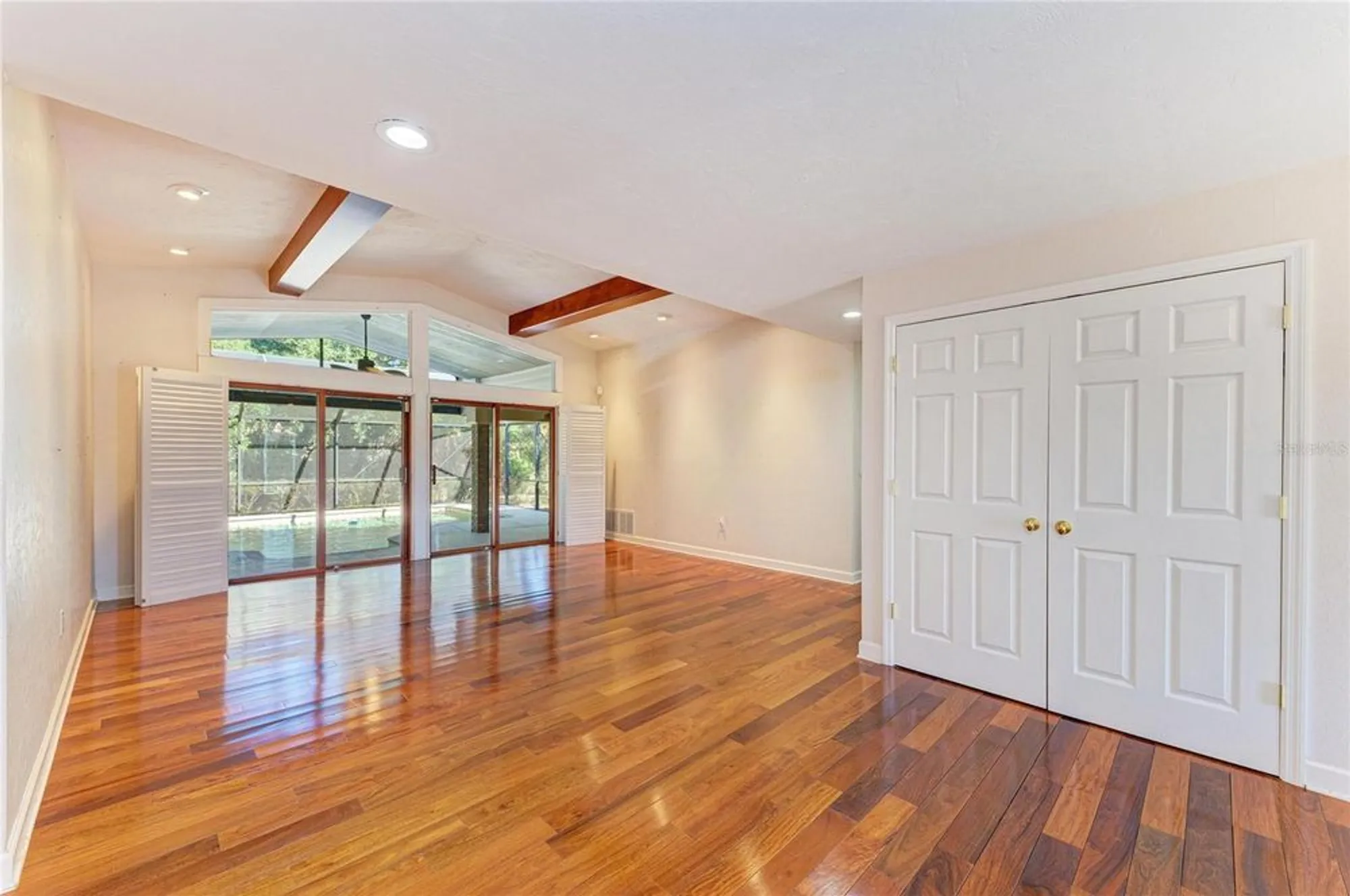 Property Slideshow image 15 of 83 | 5668 country lakes dr, Sarasota, FL, 34243