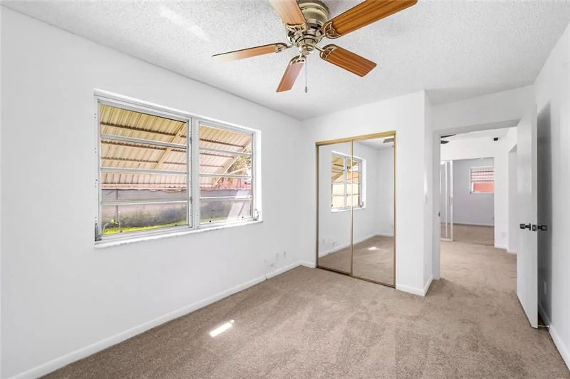 Property Slideshow image 7 of 34 | 4524 nw 43rd ave, Tamarac, FL, 33319