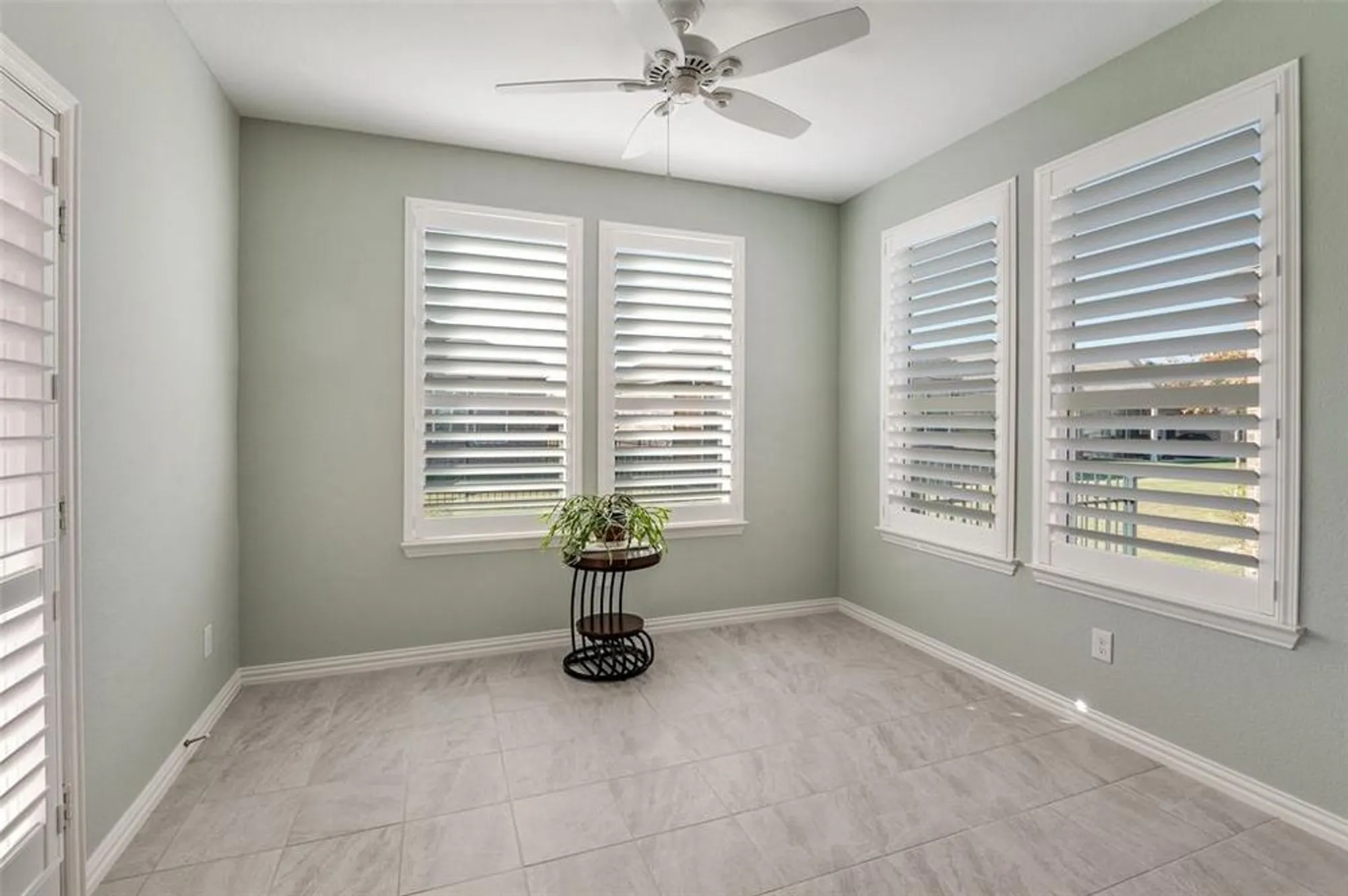 Property Slideshow image 12 of 25 | 1845 plantation crest dr, Frisco, TX, 75036