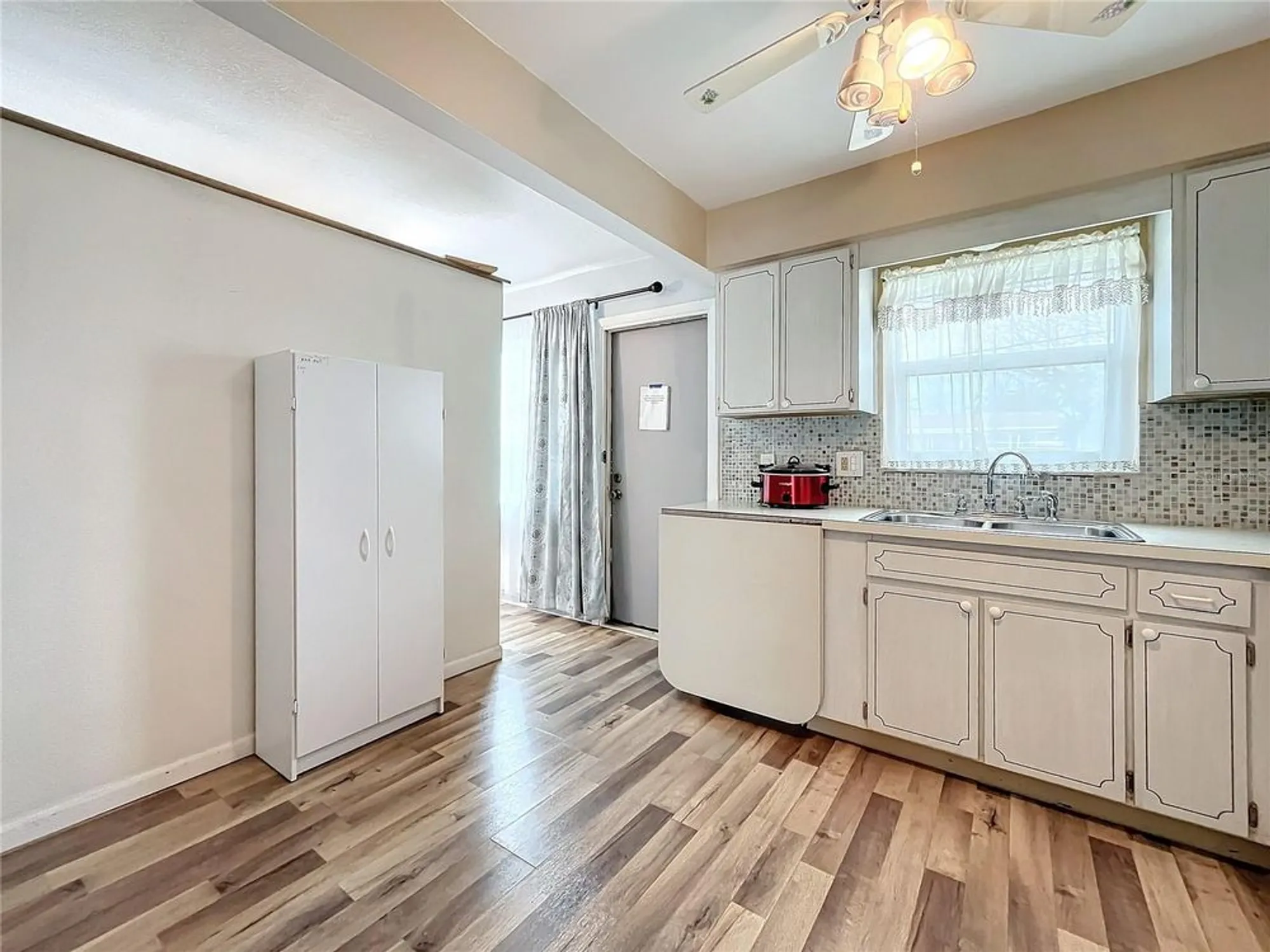 Property Slideshow image 10 of 49 | 8330 vendome blvd, Pinellas Park, FL, 33781