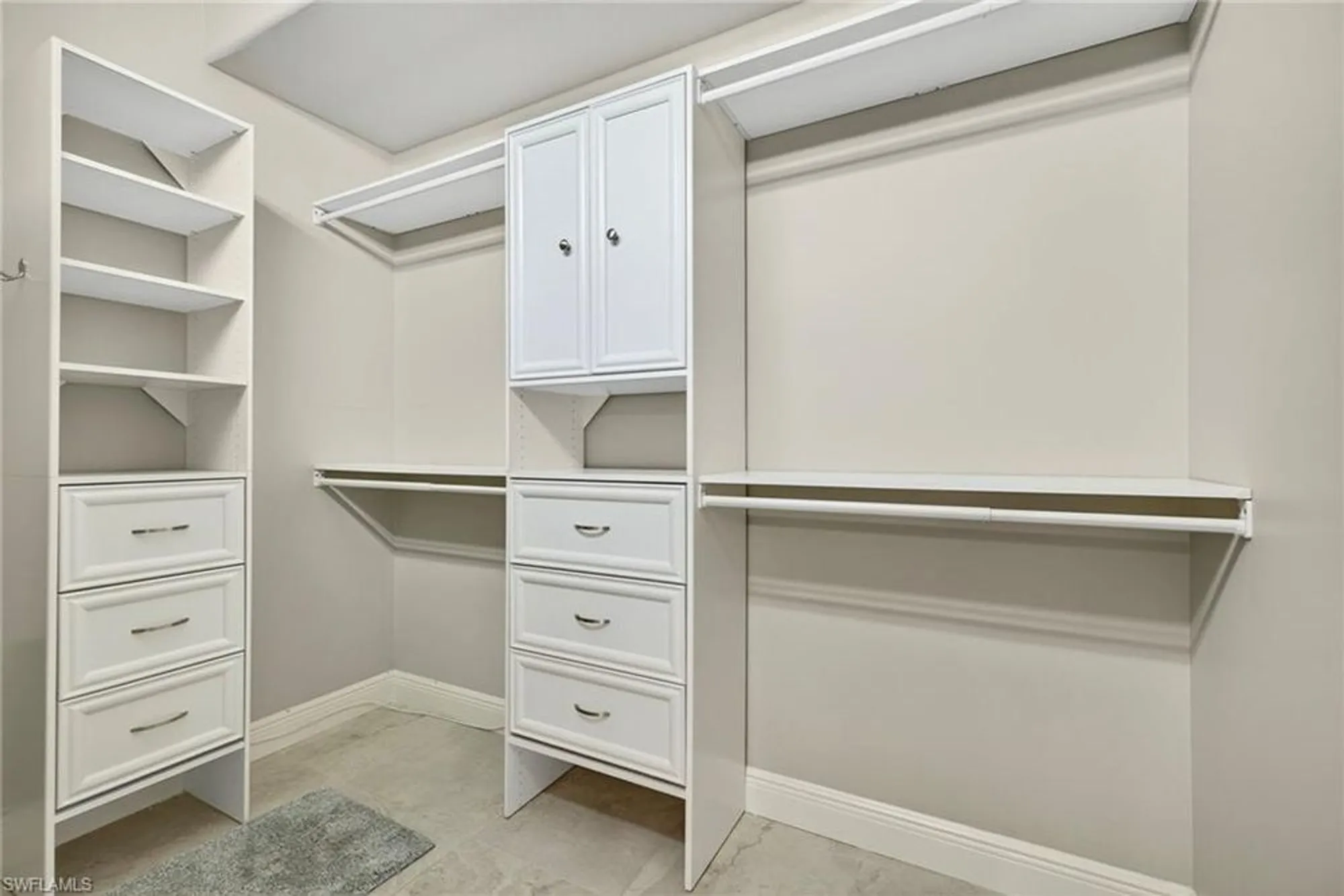 Property Slideshow image 17 of 27 | 150 estelle dr, Naples, FL, 34112