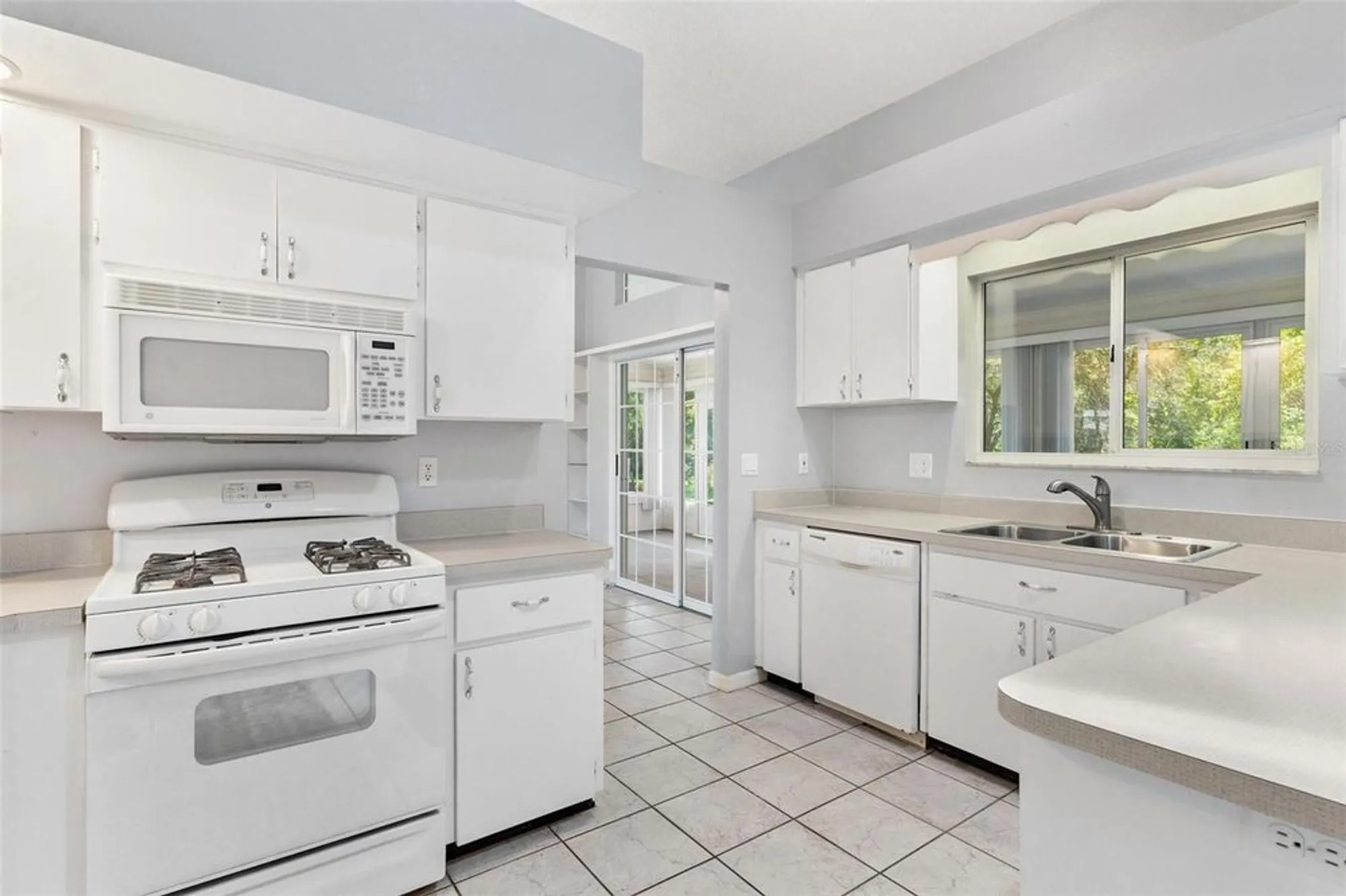 Property Slideshow image 19 of 48 | 26608 racquet cir, Leesburg, FL, 34748