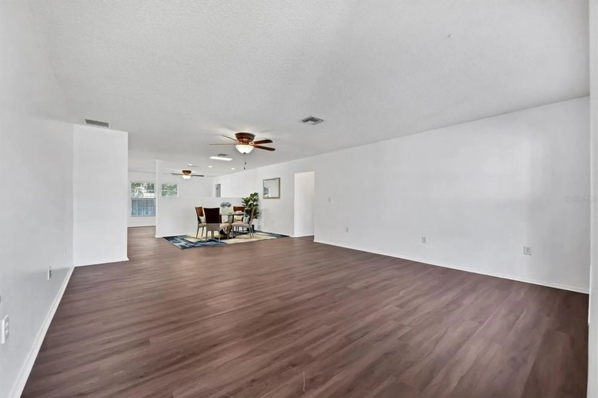 Property Slideshow image 7 of 44 | 4247 oakhurst cir 3033, Sarasota, FL, 34233