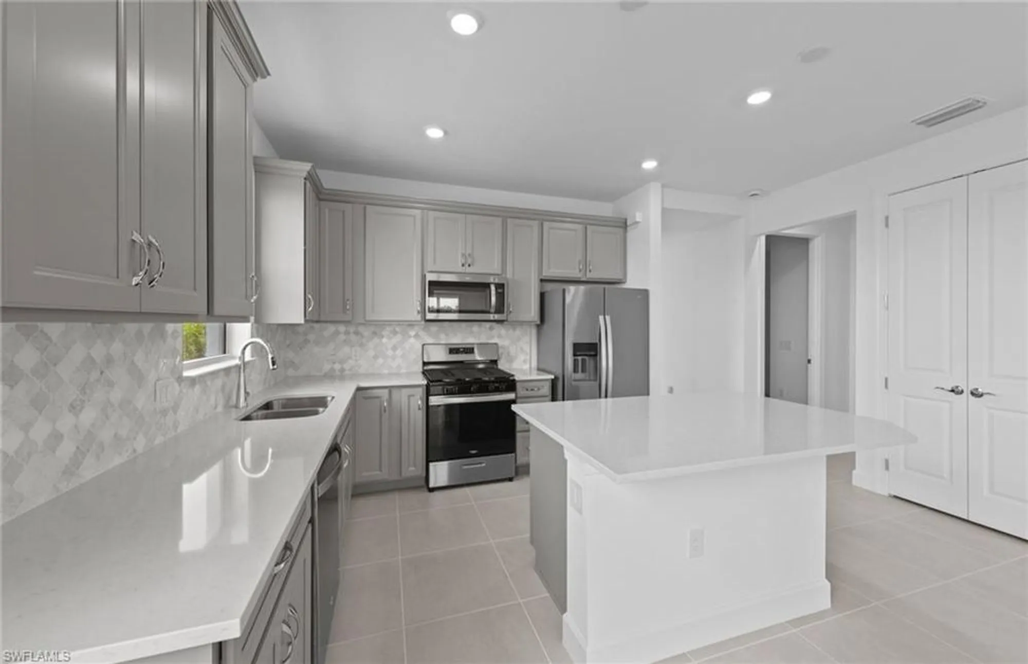 Property Slideshow image 6 of 29 | 12661 pyrite ct, Alva, FL, 33920