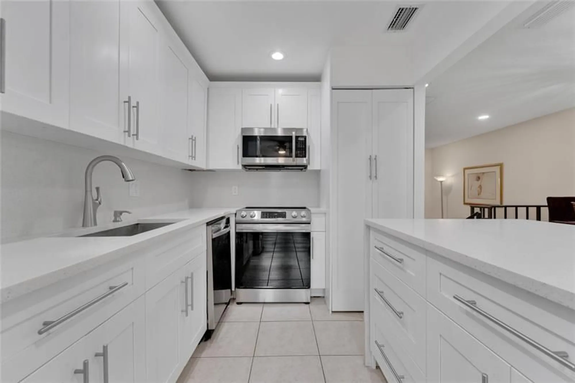 Property Slideshow image 3 of 33 | 21386 juego cir apt 10c, Boca Raton, FL, 33433