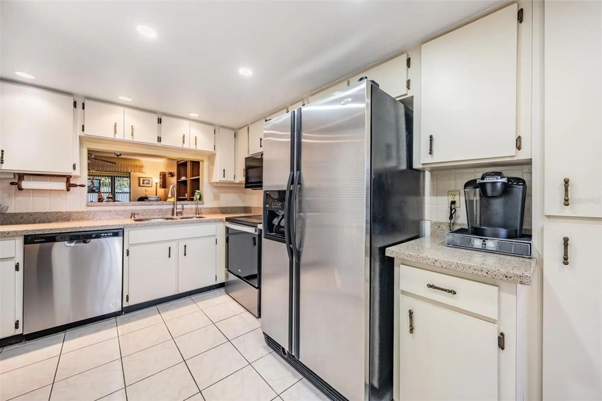 Property Slideshow image 3 of 35 | 2020 lakeview dr 102, Clearwater, FL, 33763