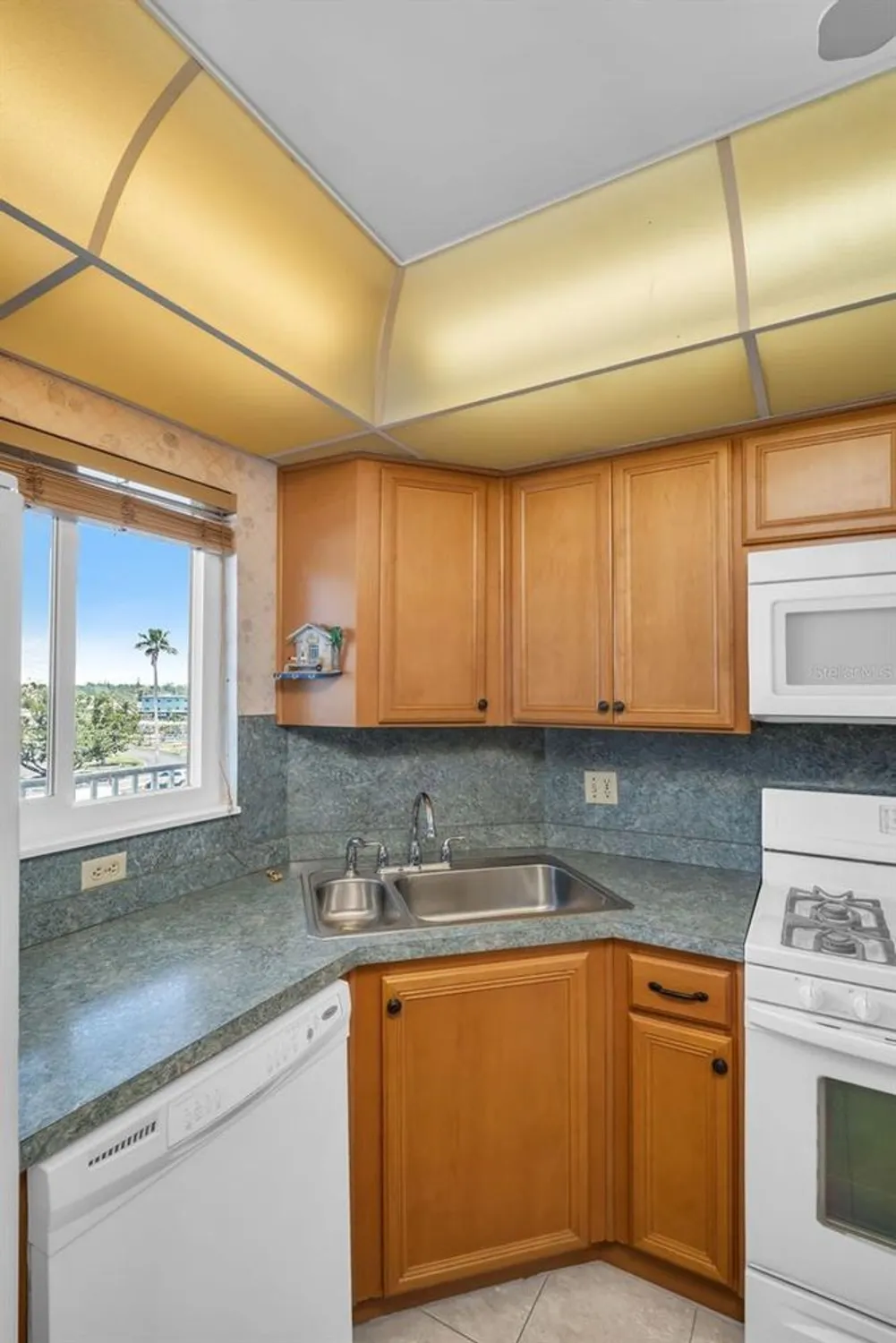 Property Slideshow image 13 of 28 | 5980 shore blvd 403, Gulfport, FL, 33707