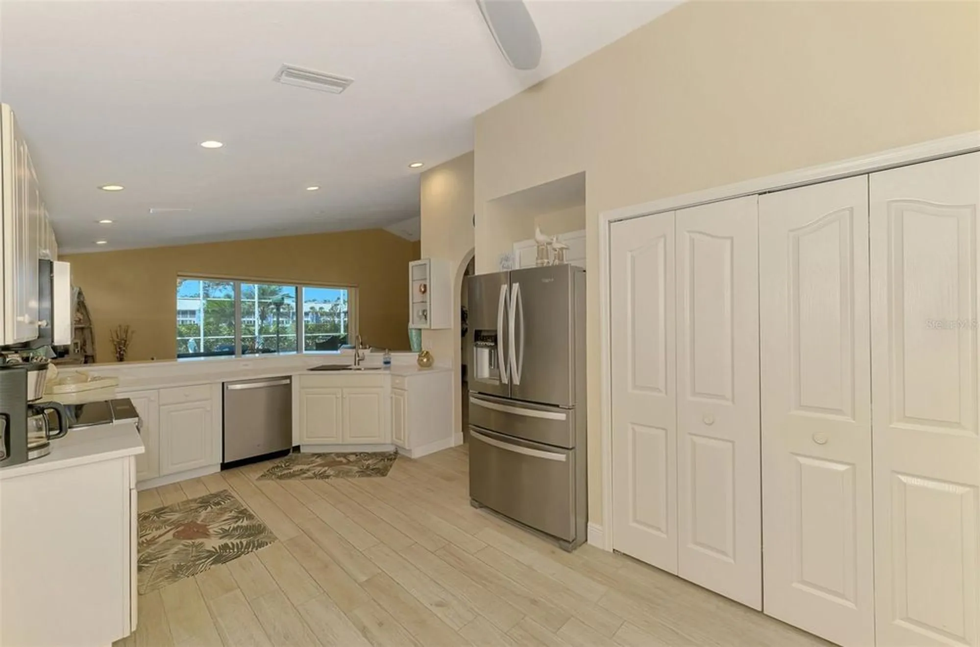 Property Slideshow image 25 of 55 | 320 bermuda ct 10, Venice, FL, 34293