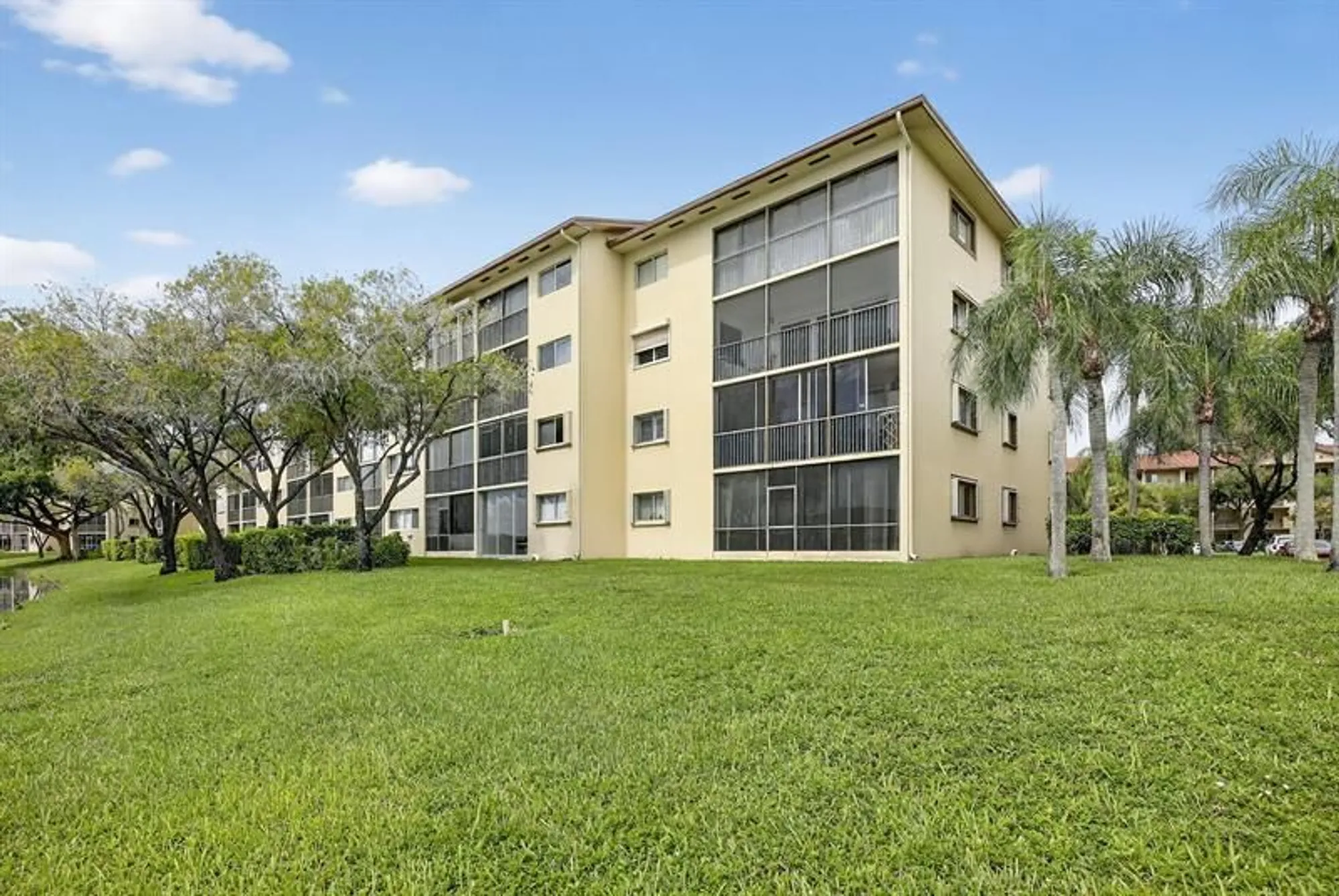 Property Slideshow image 7 of 70 | 1001 sw 141st ave, Pembroke Pines, FL, 33027