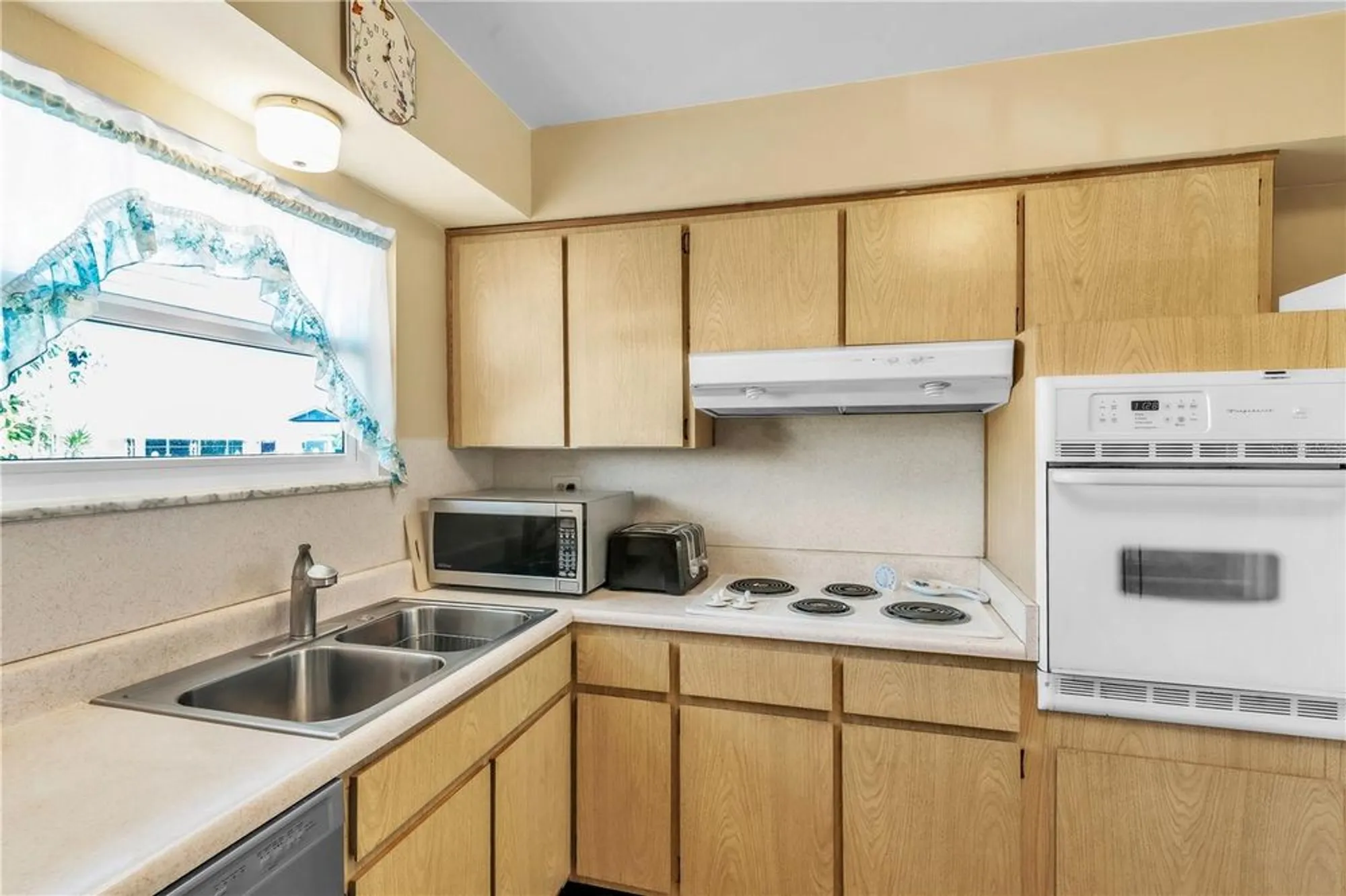 Property Slideshow image 17 of 53 | 735 torrey pines ave, Sun City Center, FL, 33573