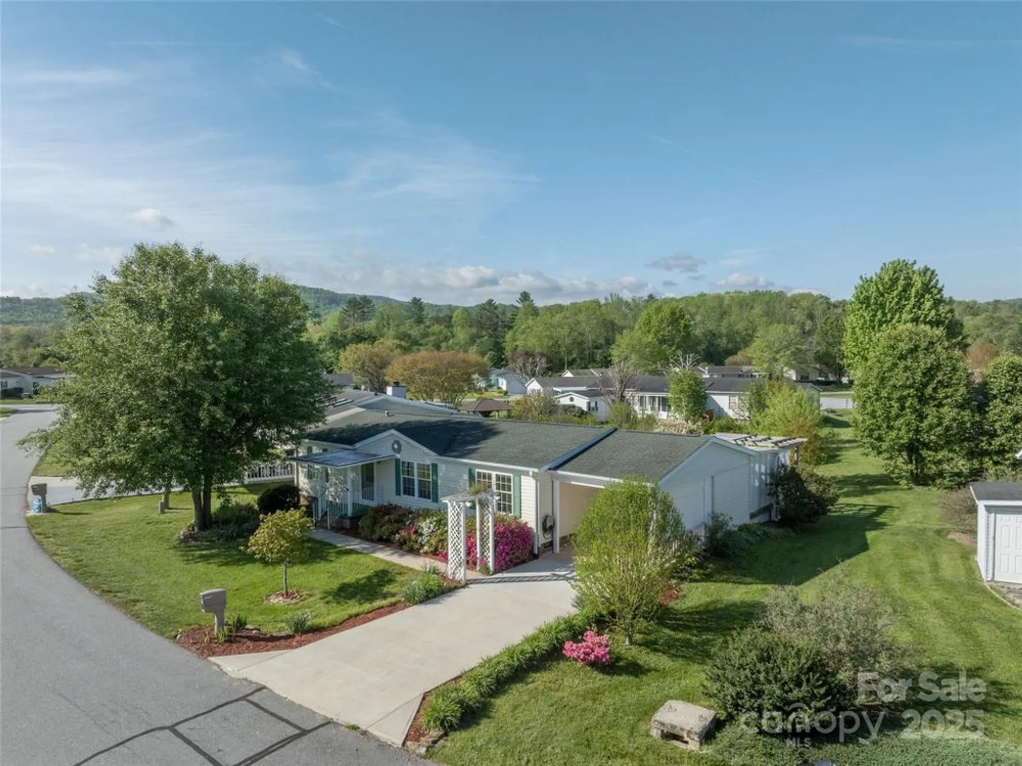 Property Slideshow image 34 of 42 | 236 white ash cir, Hendersonville, NC, 28739