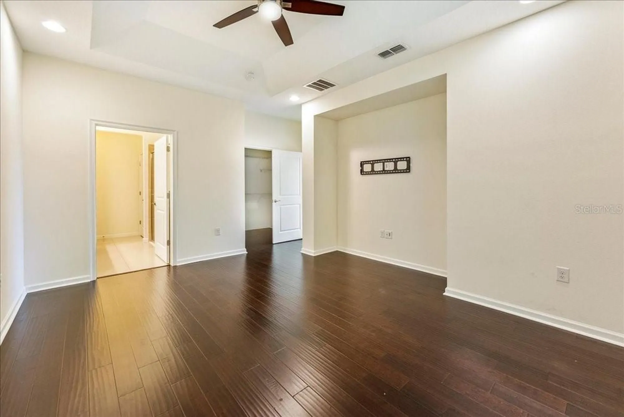 Property Slideshow image 13 of 50 | 11934 meadowgate pl, Lakewood Ranch, FL, 34211