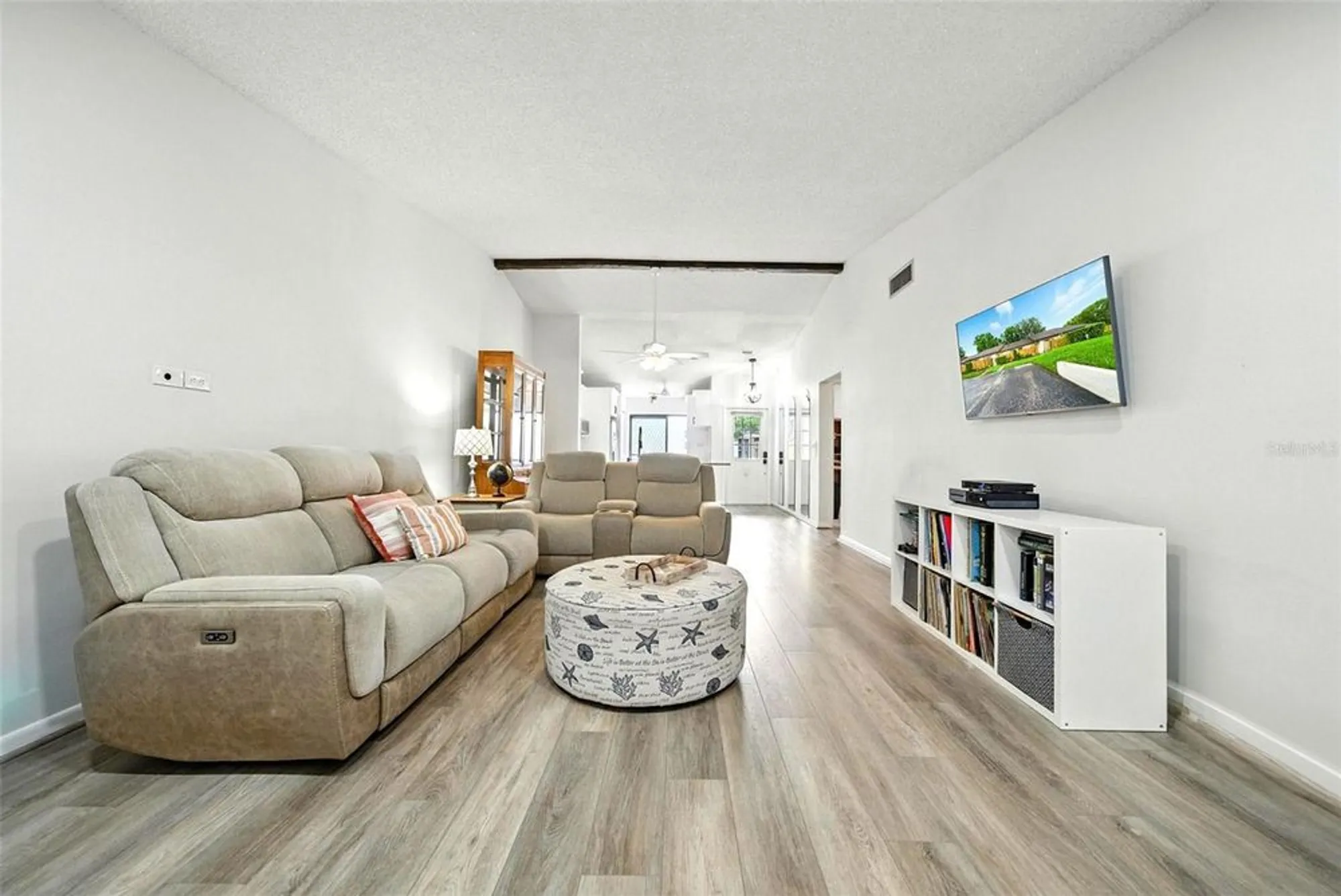 Property Slideshow image 9 of 44 | 1725 pine ridge way e, Palm Harbor, FL, 34684